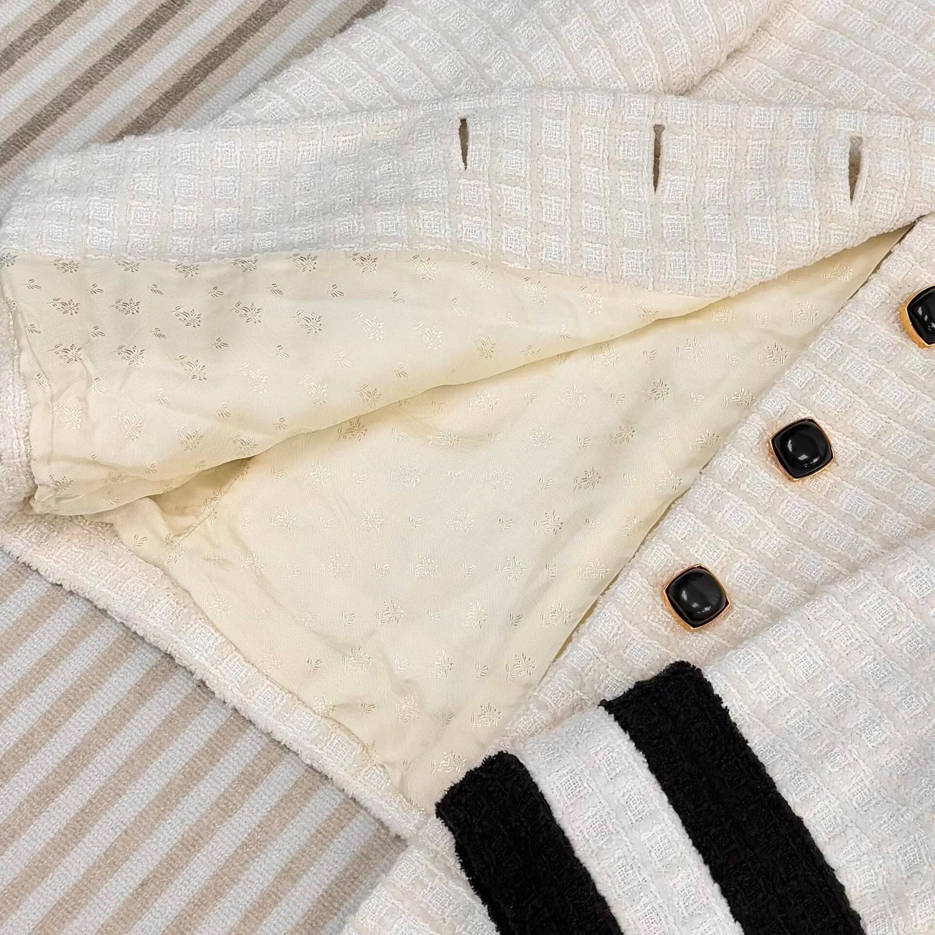 Gucci Gucci Beige Tweed Chanel-style Jacket Size XS / US 0-2 / IT 36-38 - 8 Thumbnail