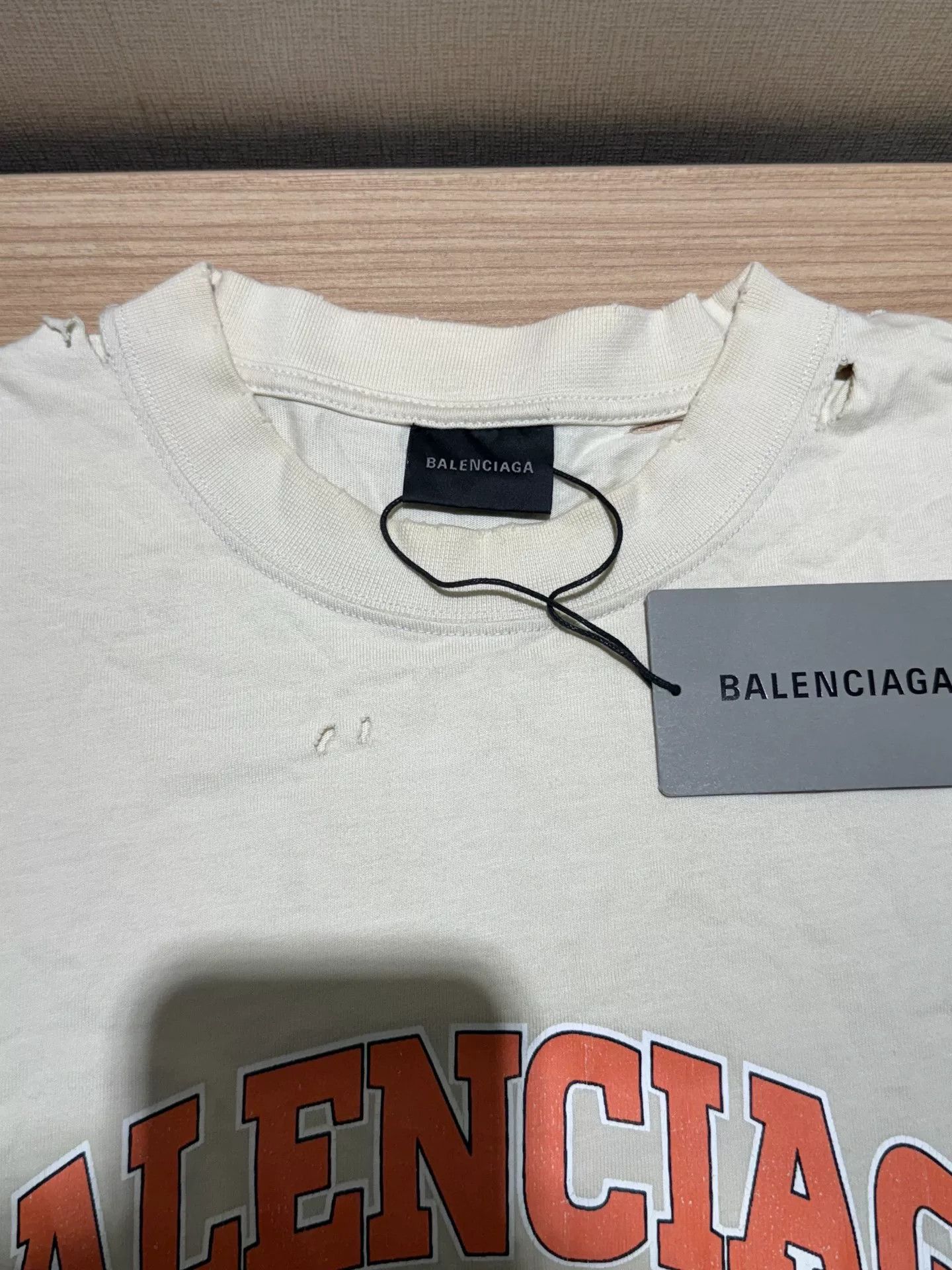 Balenciaga Balenciaga FW23 BB Logo Distressed T-Shirt Size US M / EU 48-50 / 2 - 4 Thumbnail