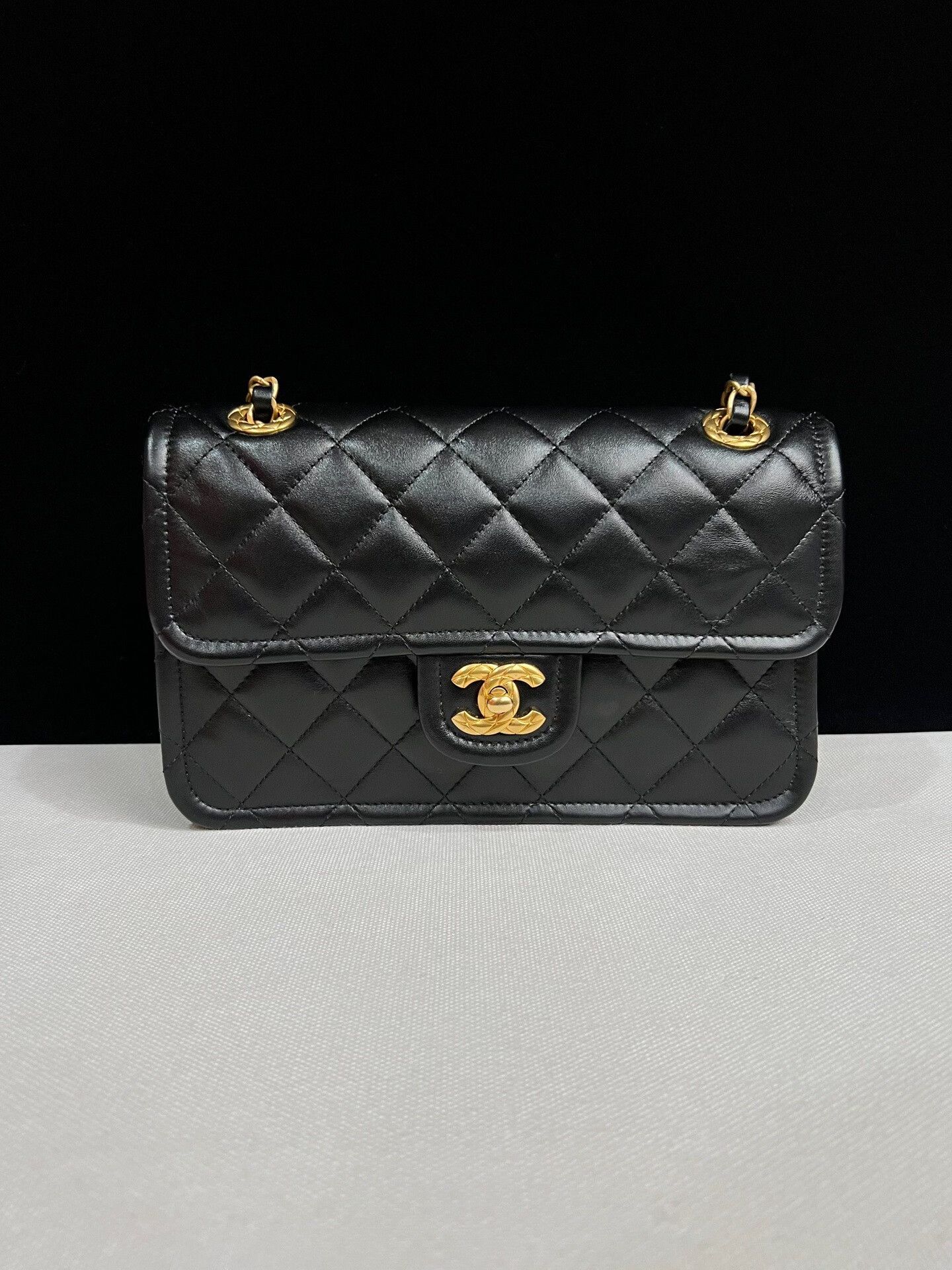 Chanel Pre-loved Bag Very good condition Size ONE SIZE - 2 Thumbnail