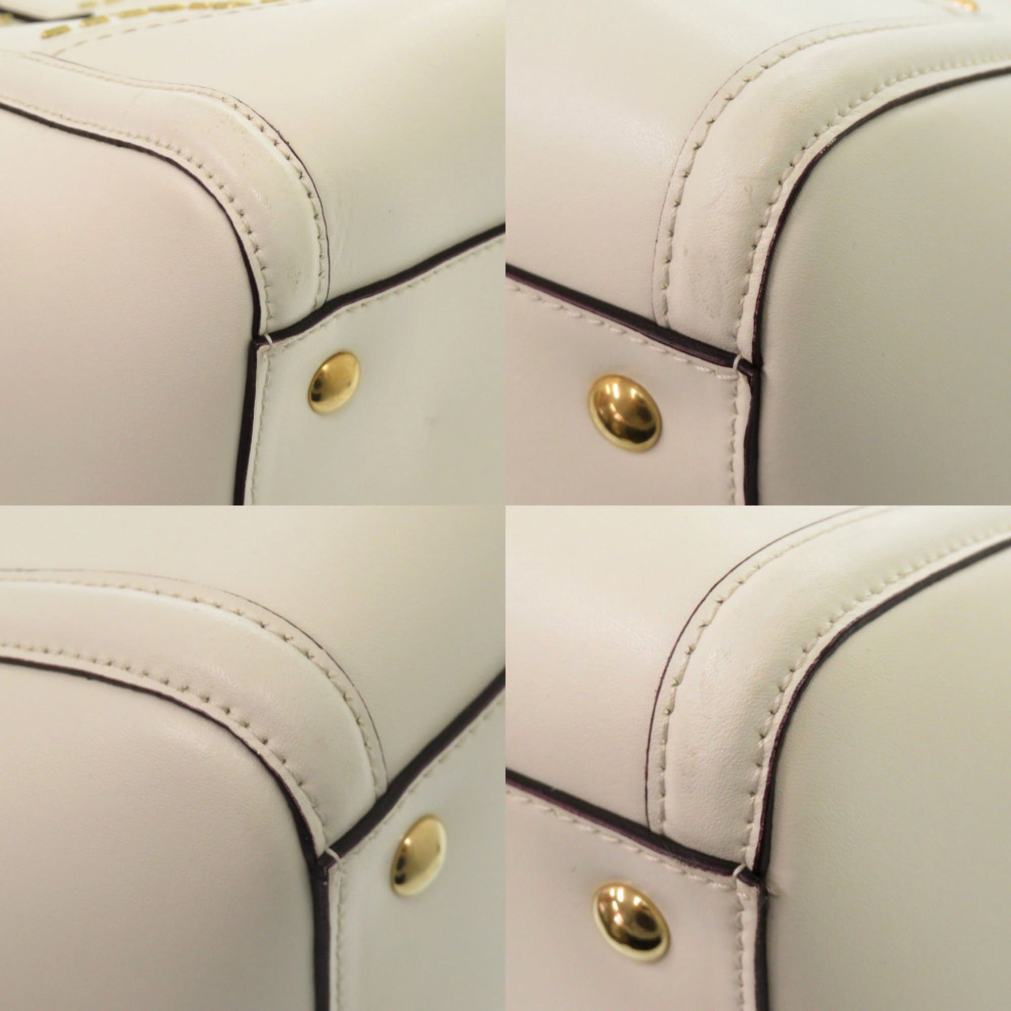 Salvatore Ferragamo Excellent condition Salvatore Ferragamo Amy EZ-21 G661 gold hardware leather white tote bag, one-shoulder 1544 Size ONE SIZE - 8 Thumbnail