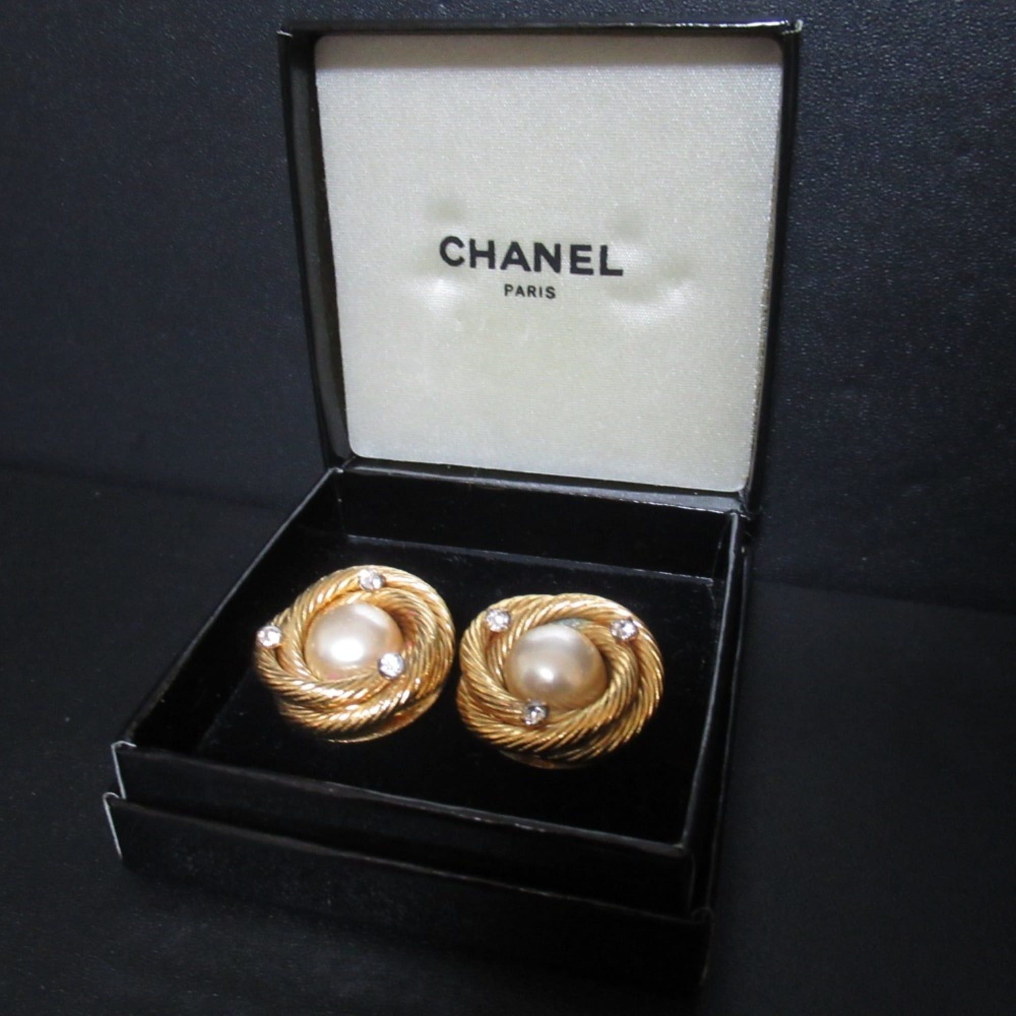 Chanel CHANEL Vintage Faux Pearl Circle Clip Earrings, Gold, Women's Size ONE SIZE - 6 Thumbnail