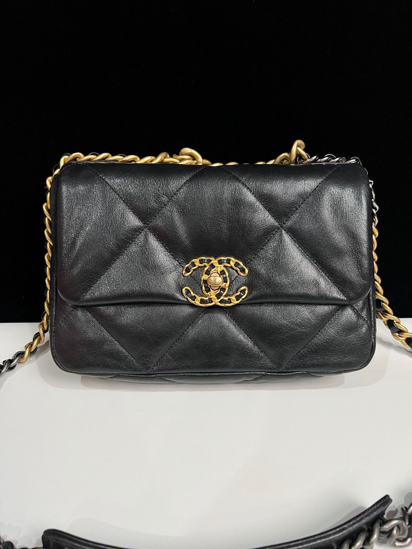 Chanel Pre-loved Bag Very good condition Size ONE SIZE - 2 Thumbnail