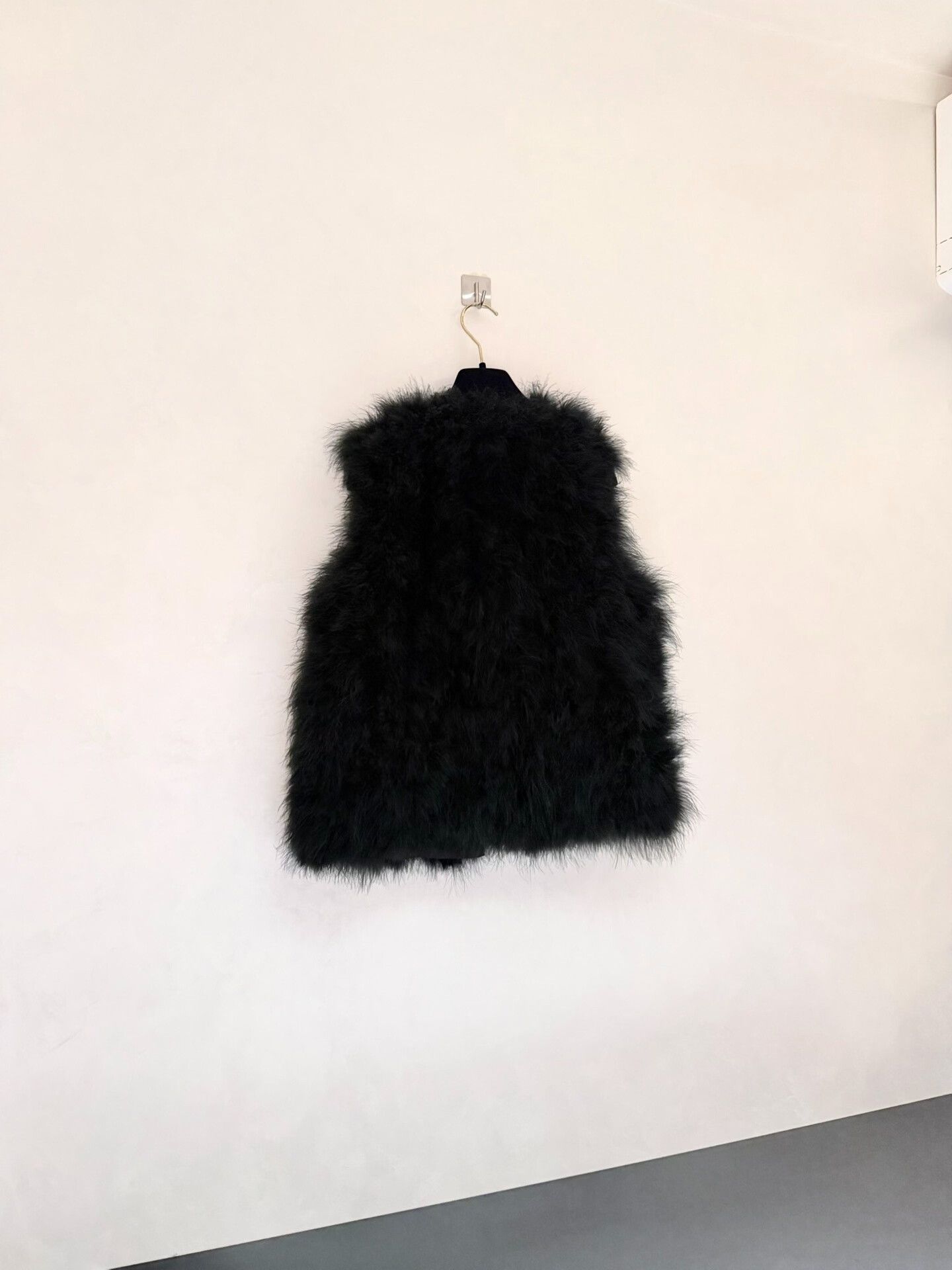 Yves Salomon Yves Salomon Black Silk Fur Vest Size XS / US 0-2 / IT 36-38 - 2 Thumbnail
