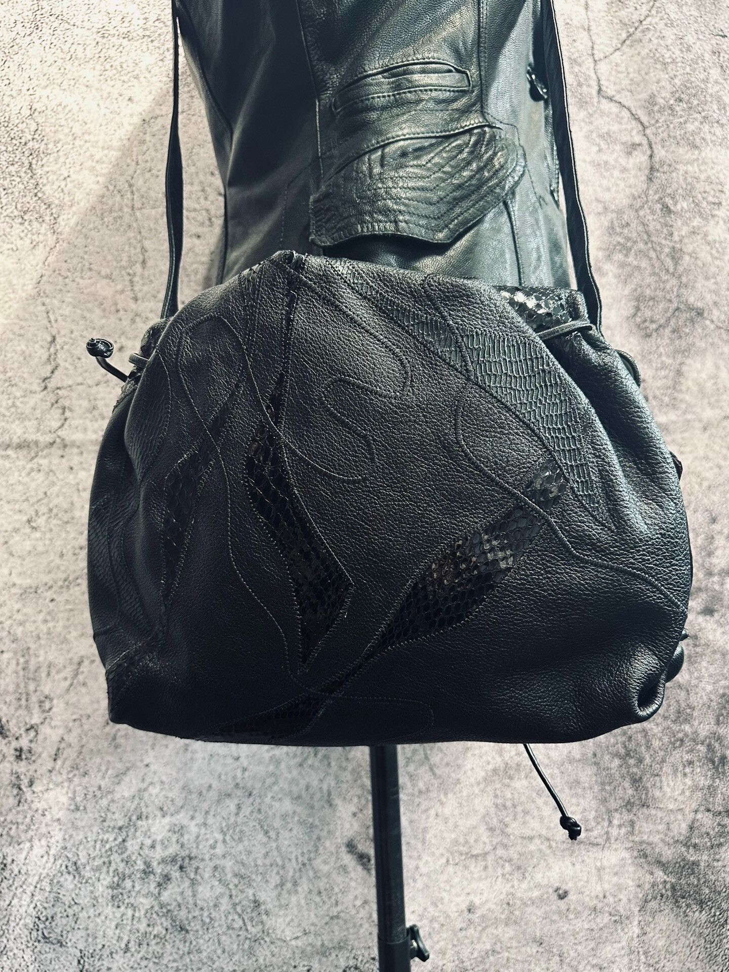 KMRii Vintage Snake Skin Drawstring Handbag Size ONE SIZE - 6 Thumbnail