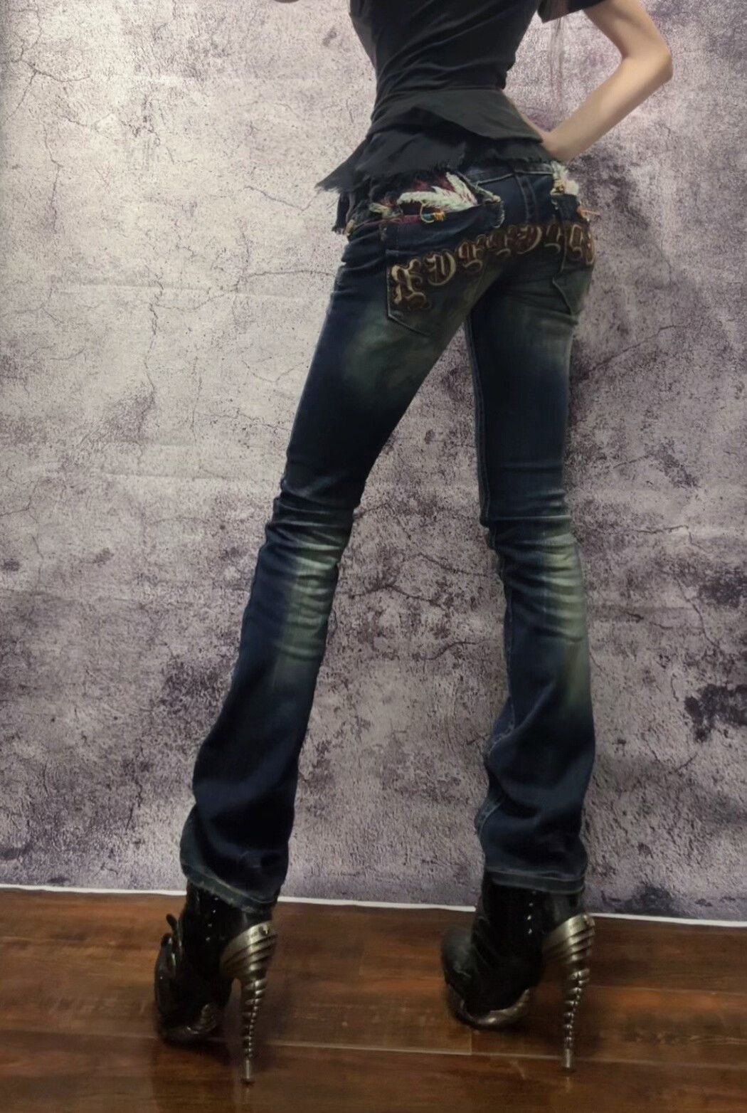 Rock Revival Distressed Denim Pants with Embroidery Details Size 24" / US 00 / IT 34 - 4 Thumbnail
