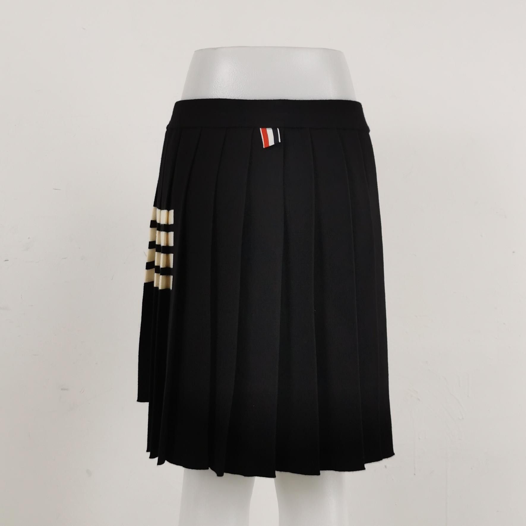 Thom Browne Thom Browne Black Pleated Skirt Size 26" / US 2 / IT 38 - 4 Thumbnail