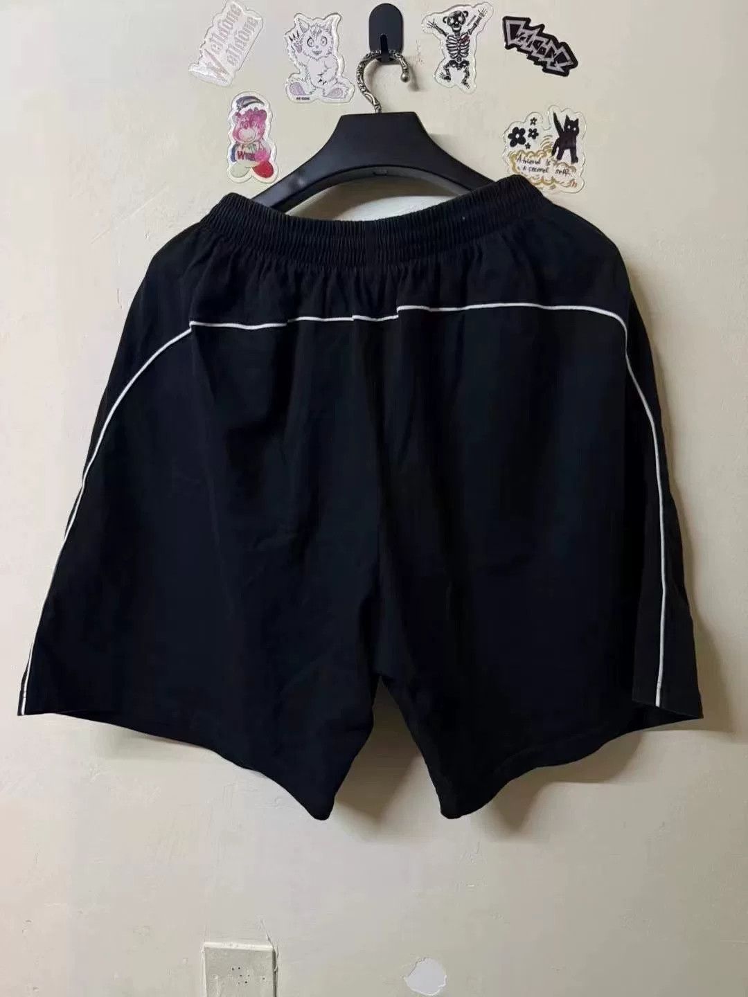 Balenciaga Balenciaga Manchester United Cotton Shorts Size US 26 / EU 42 - 2 Thumbnail