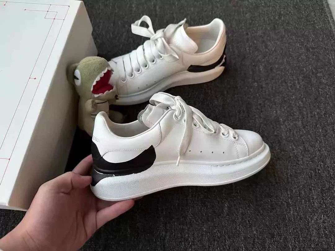 Alexander McQueen McQueen new white sneakers Size US 5 / IT 35 - 4 Thumbnail