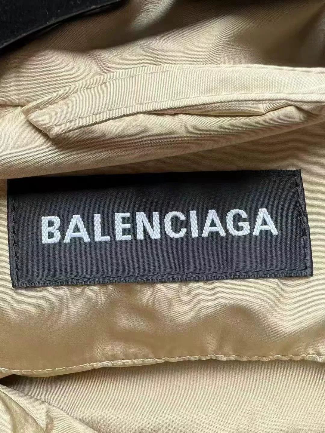 Balenciaga Balenciaga Back Logo Windbreaker Size US S / EU 44-46 / 1 - 4 Thumbnail