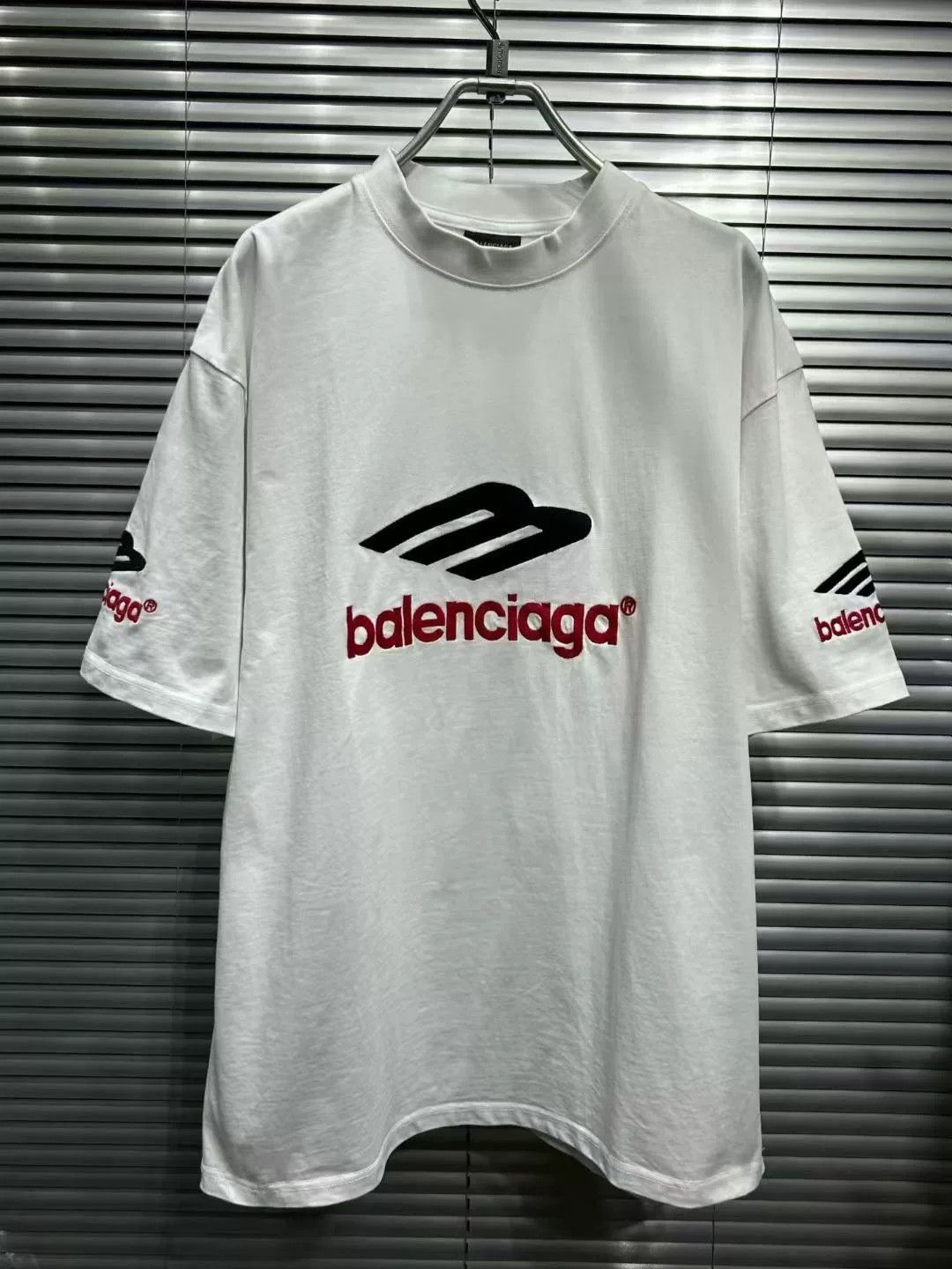 Balenciaga Balenciaga 3B Logo White Short-Sleeve T-Shirt Size US L / EU 52-54 / 3 - 3 Thumbnail