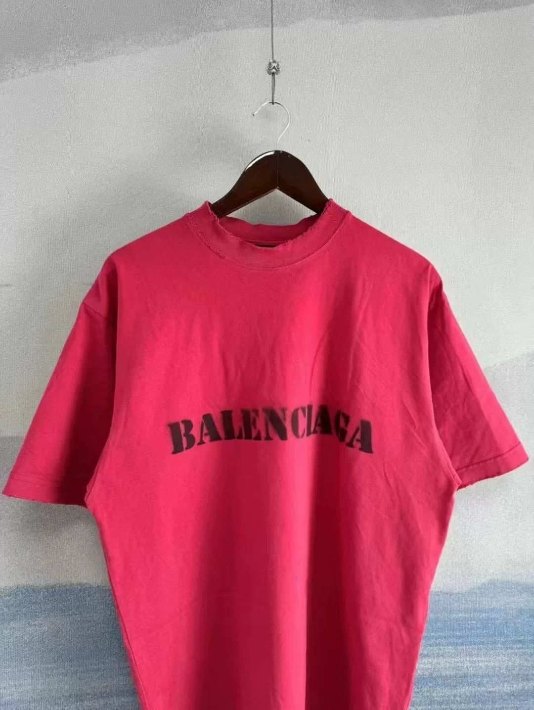 Balenciaga Balenciaga Red Distressed Blur Letter Oversized SS Size XXS / US 00 / IT 34 - 2 Thumbnail