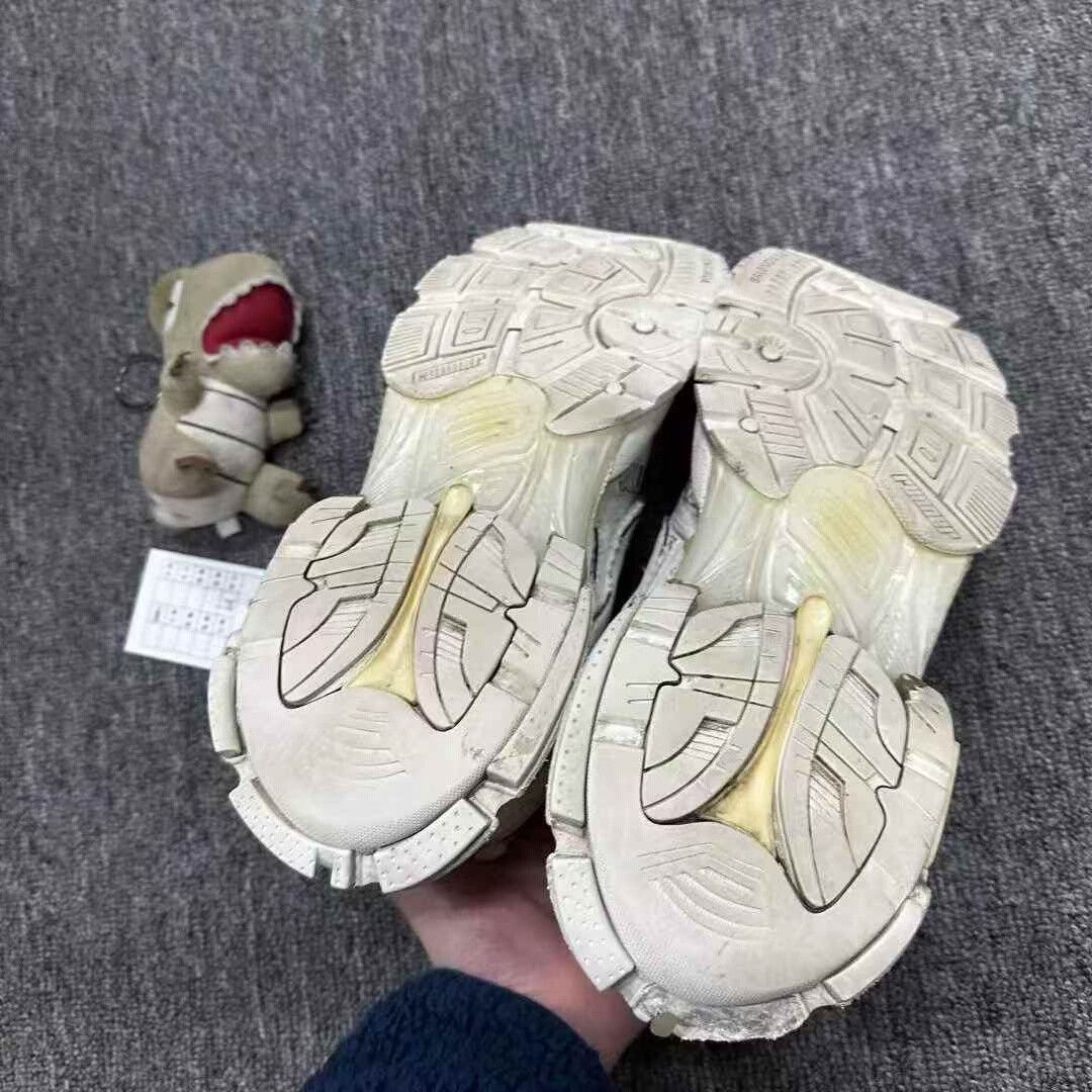 Balenciaga Balenciaga White Runner Size 39 Size US 6 / EU 39 - 6 Thumbnail