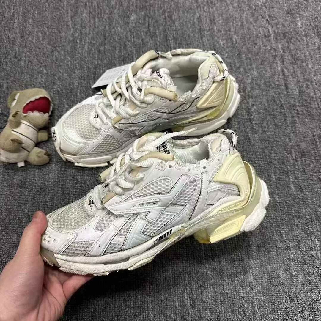 Balenciaga Balenciaga White Runner Size 39 Size US 6 / EU 39 - 2 Thumbnail