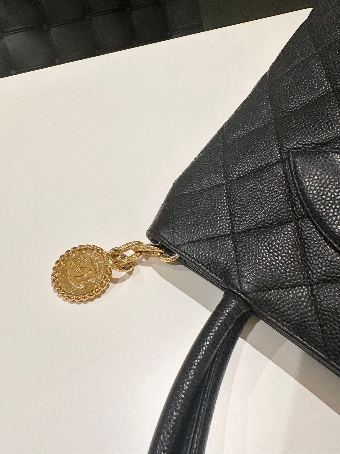 Chanel Pre-loved Bag Very good condition Size ONE SIZE - 6 Thumbnail