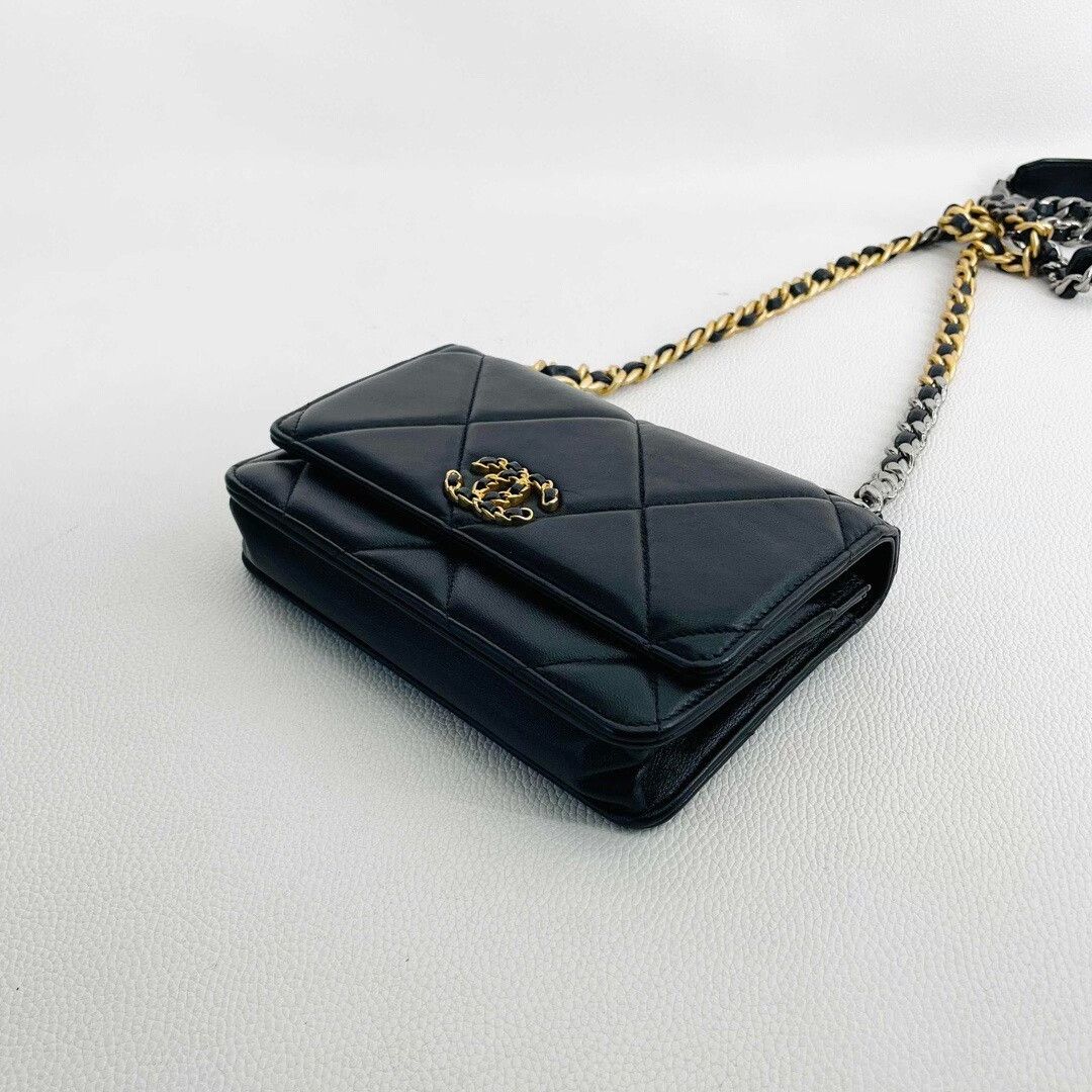 Chanel Pre-loved Bag Very good condition Size ONE SIZE - 4 Thumbnail