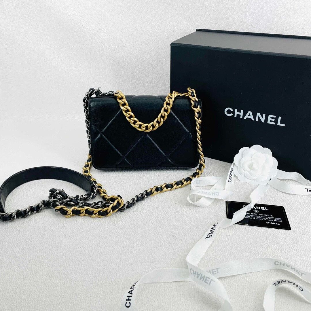 Chanel Pre-loved Bag Very good condition Size ONE SIZE - 2 Thumbnail