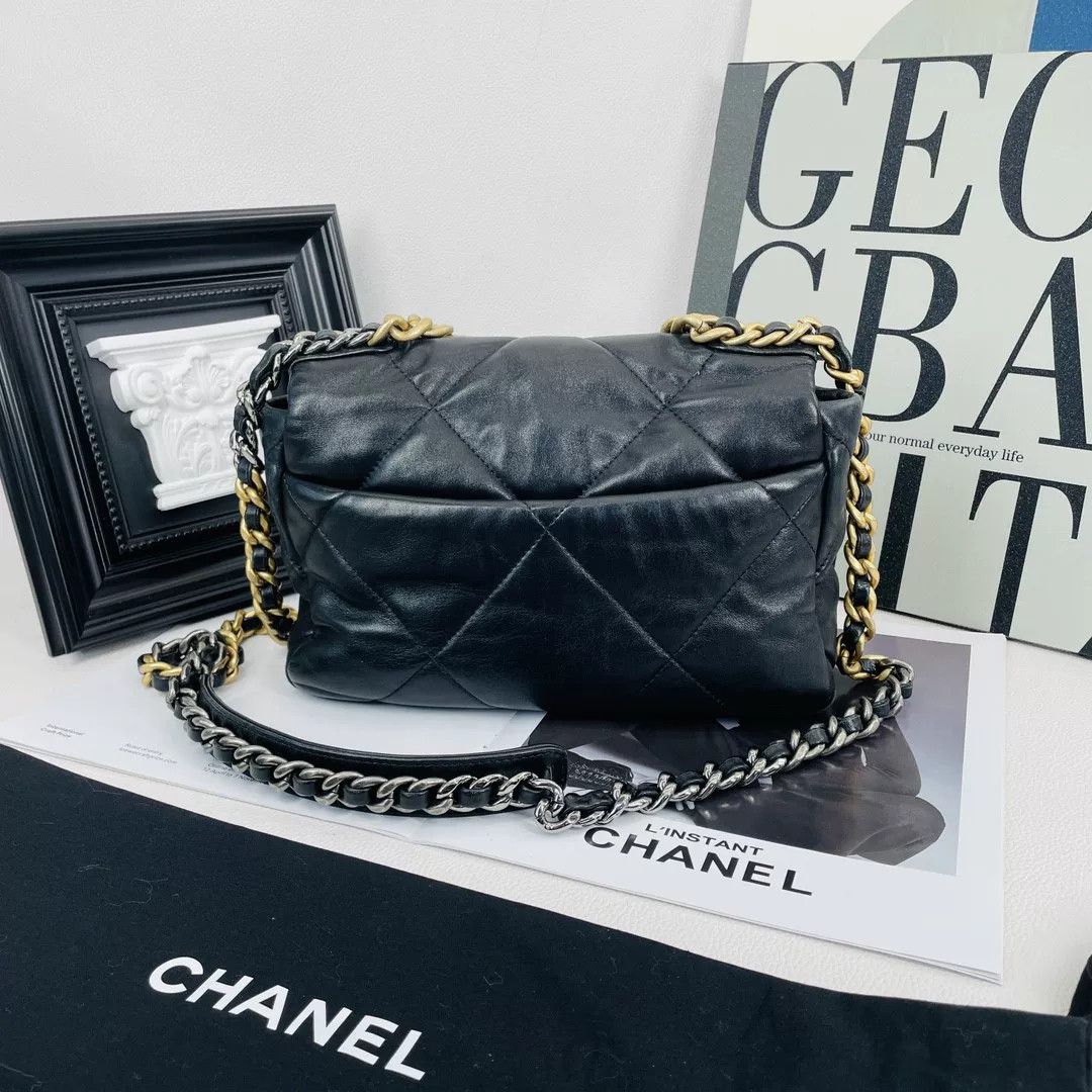 Chanel Pre-loved Bag Very good condition Size ONE SIZE - 2 Thumbnail