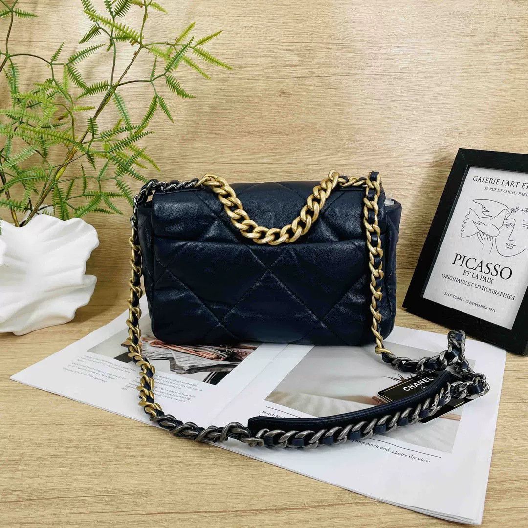 Chanel Pre-loved Bag Very good condition Size ONE SIZE - 2 Thumbnail