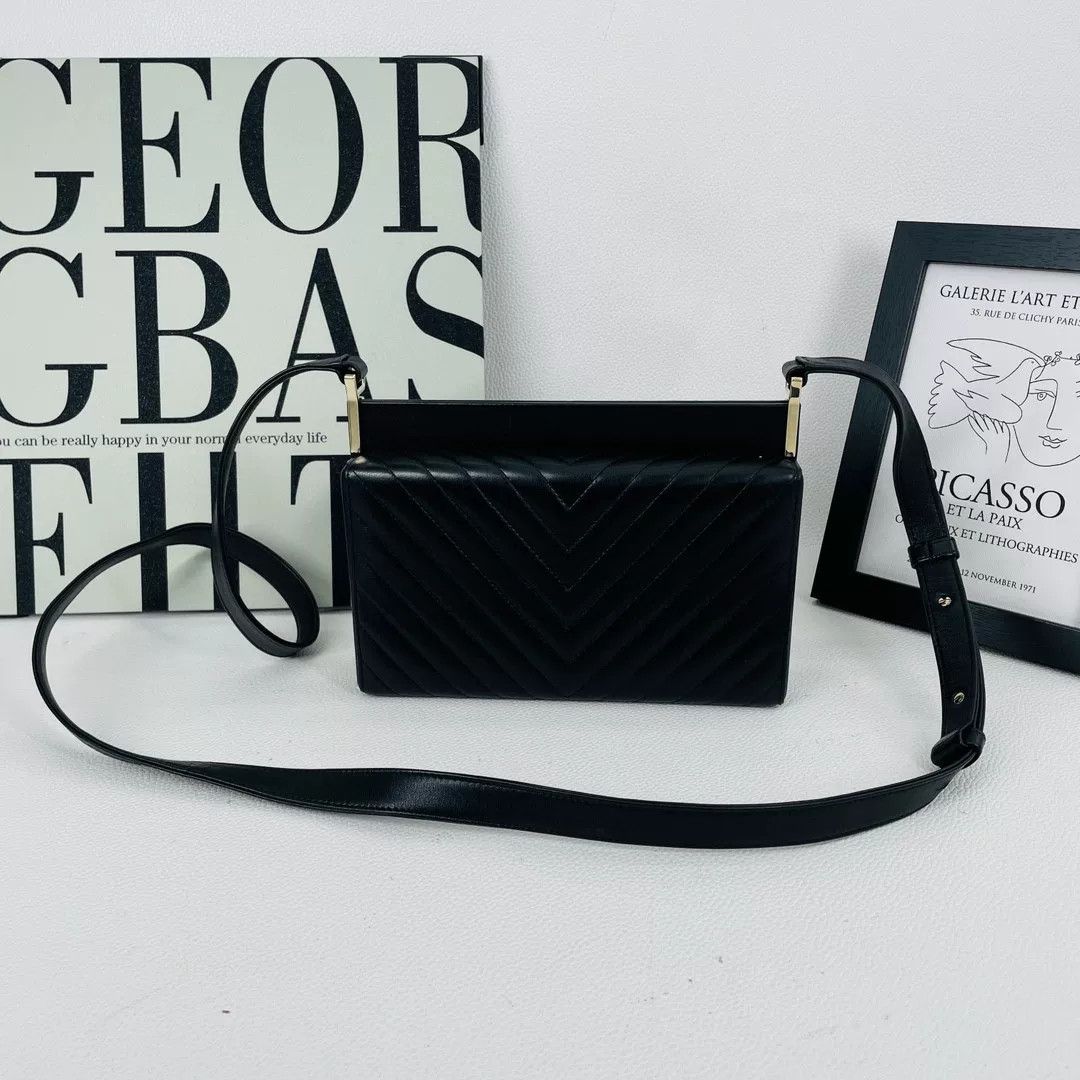 Chanel Pre-loved Bag Very good condition Size ONE SIZE - 2 Thumbnail