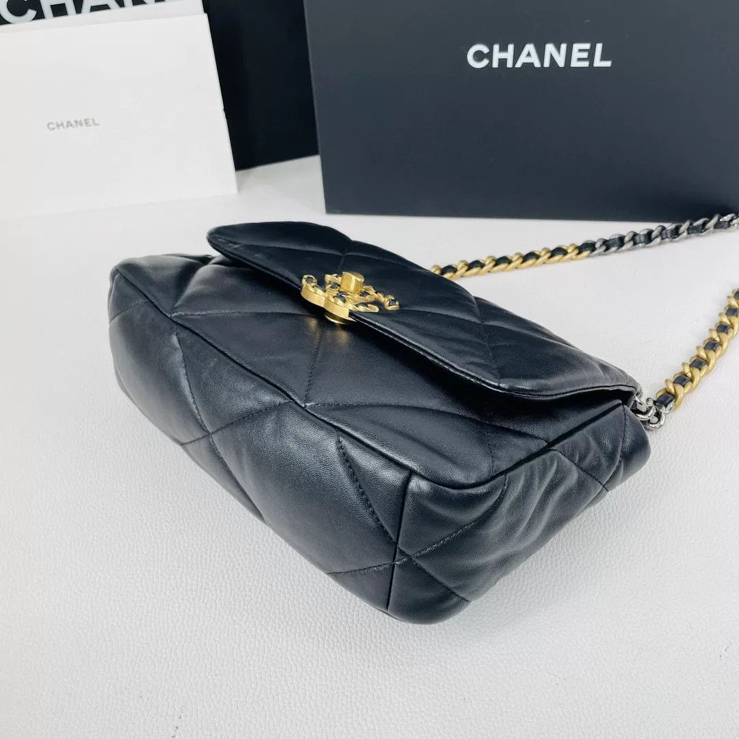 Chanel Pre-loved Bag Very good condition Size ONE SIZE - 2 Thumbnail