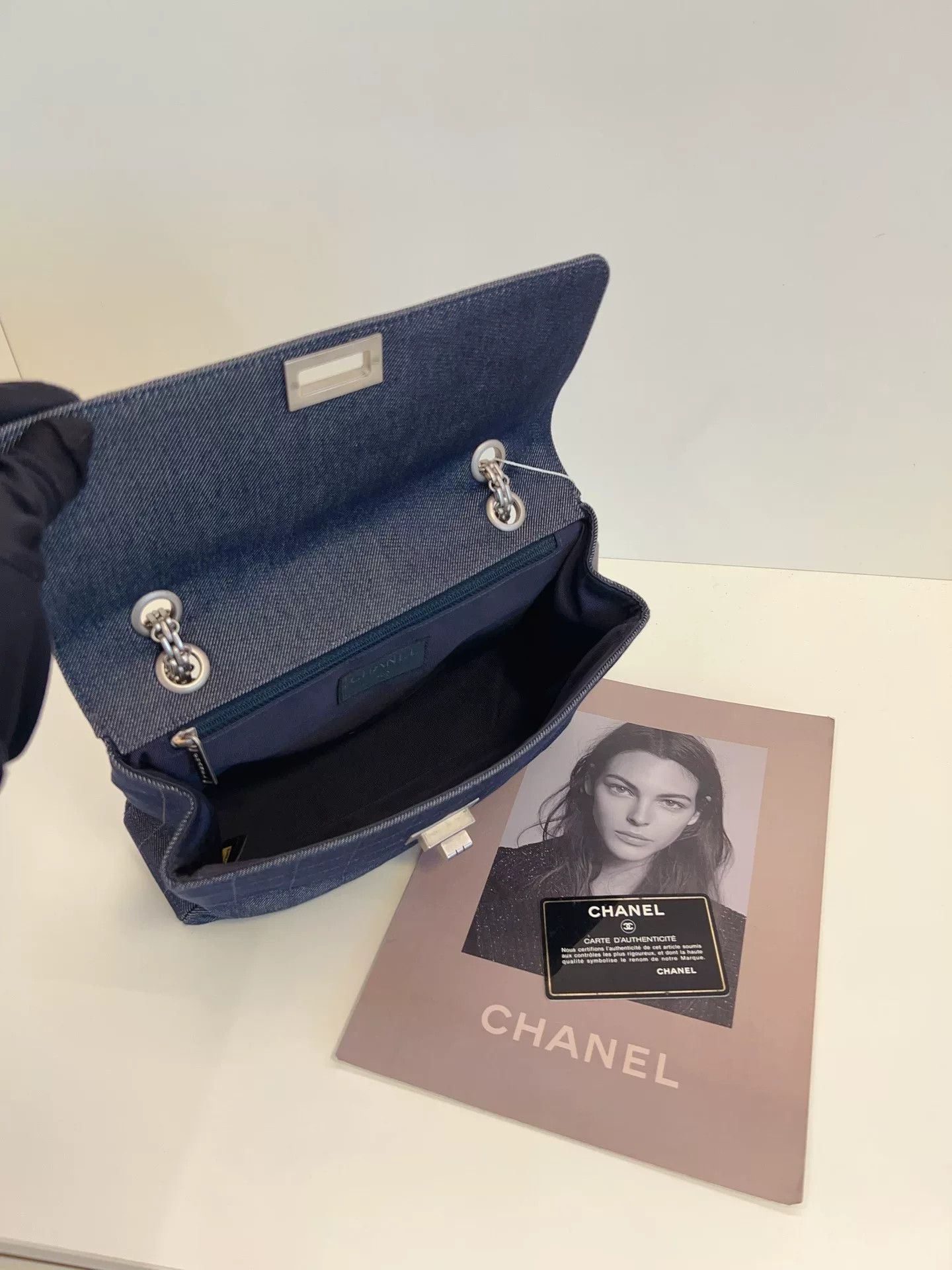 Chanel Pre-loved Bag Very good condition Size ONE SIZE - 7 Thumbnail