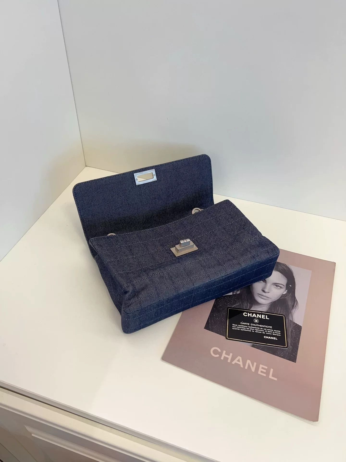 Chanel Pre-loved Bag Very good condition Size ONE SIZE - 5 Thumbnail