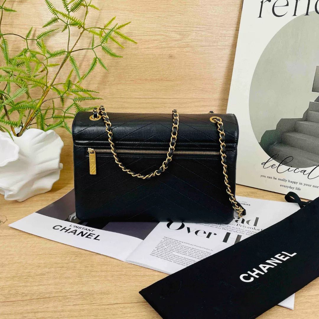 Chanel Pre-loved Bag Very good condition Size ONE SIZE - 2 Thumbnail