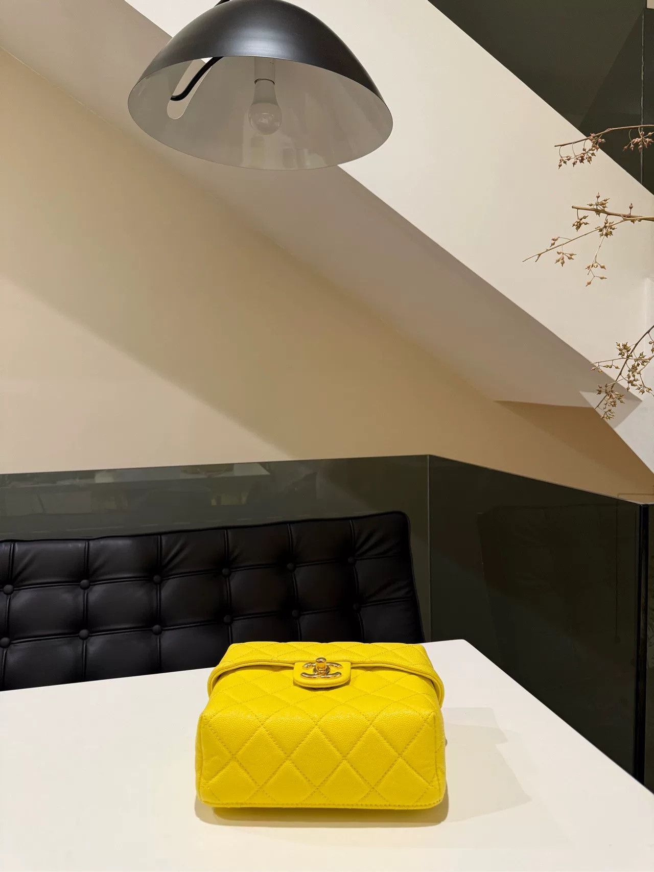 Chanel Pre-loved Bag Very good condition Size ONE SIZE - 5 Thumbnail