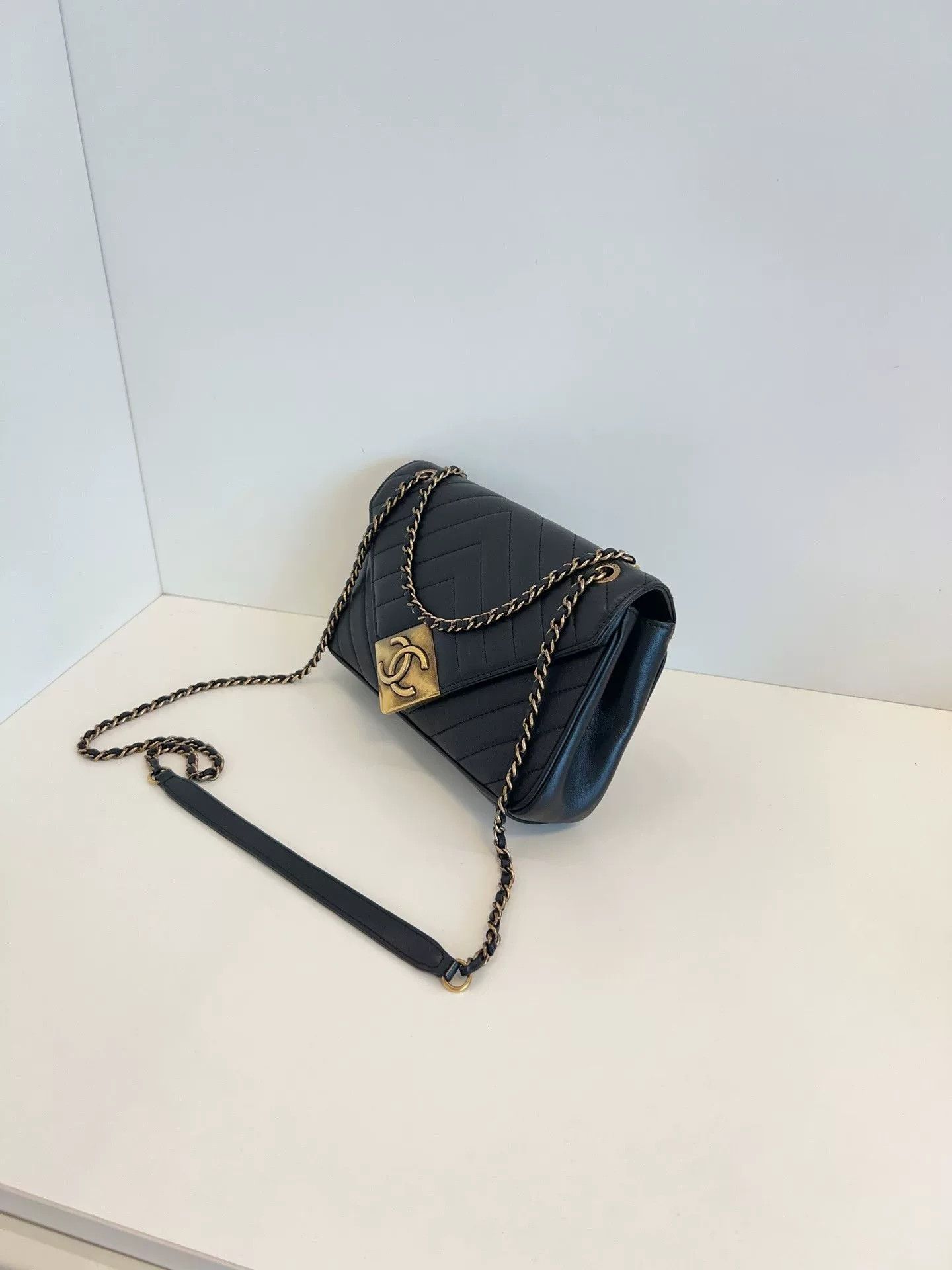 Chanel Pre-loved Bag Very good condition Size ONE SIZE - 4 Thumbnail