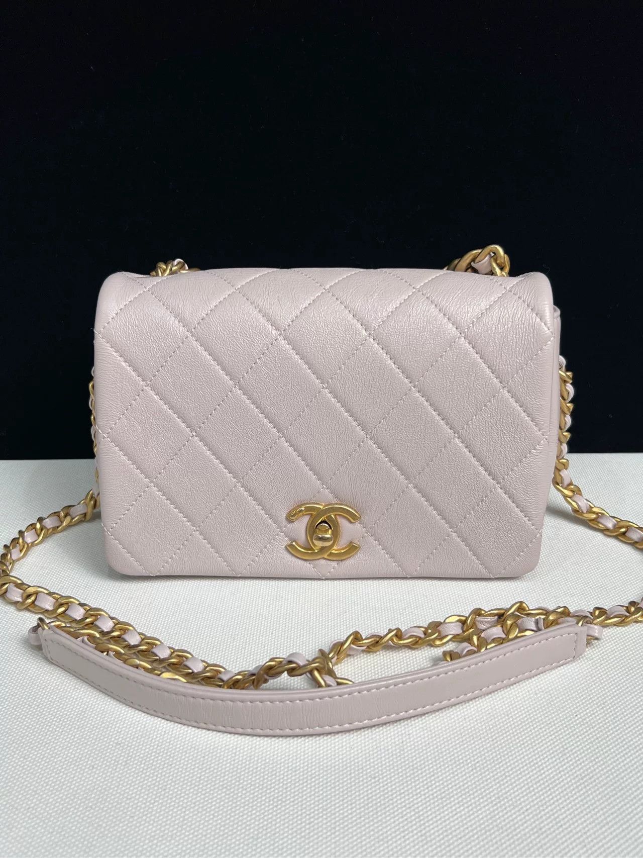 Chanel Pre-loved Bag Very good condition Size ONE SIZE - 2 Thumbnail