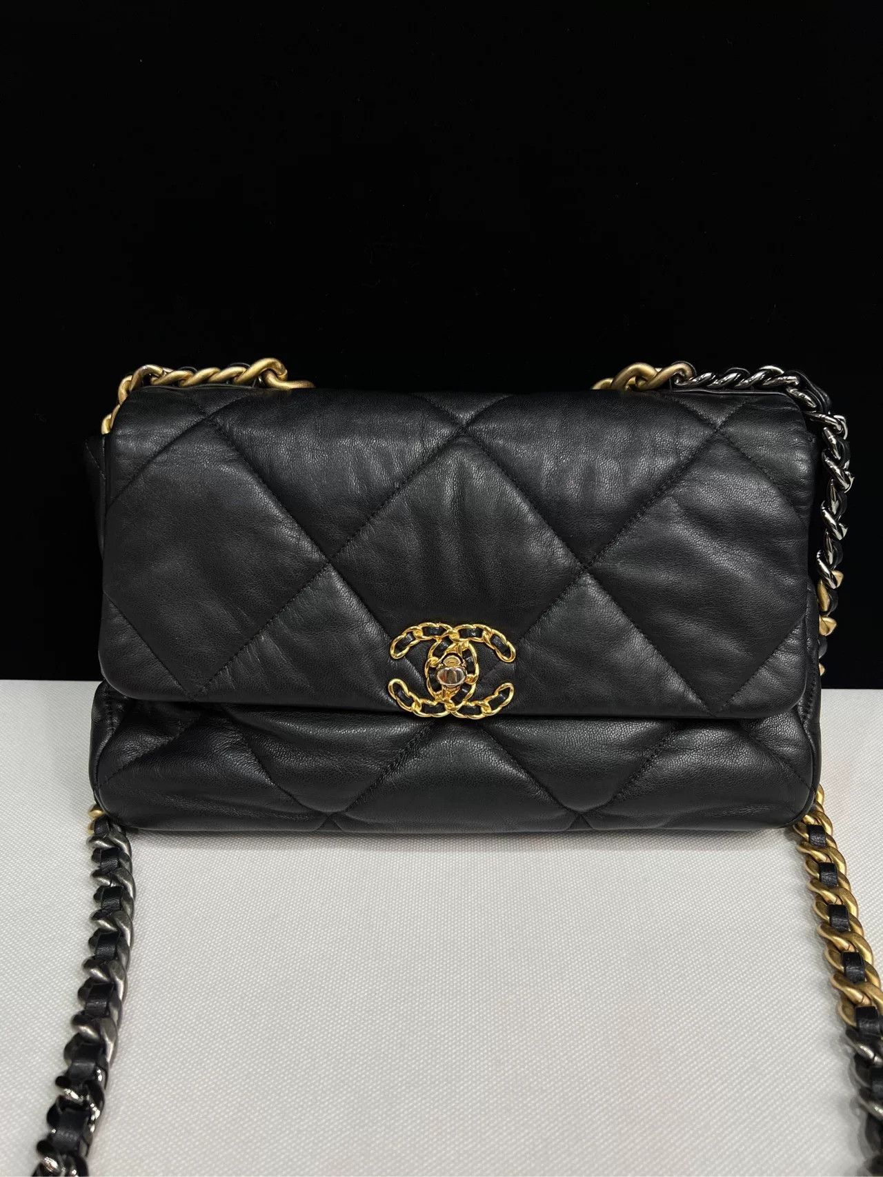 Chanel Pre-loved Bag Very good condition Size ONE SIZE - 2 Thumbnail