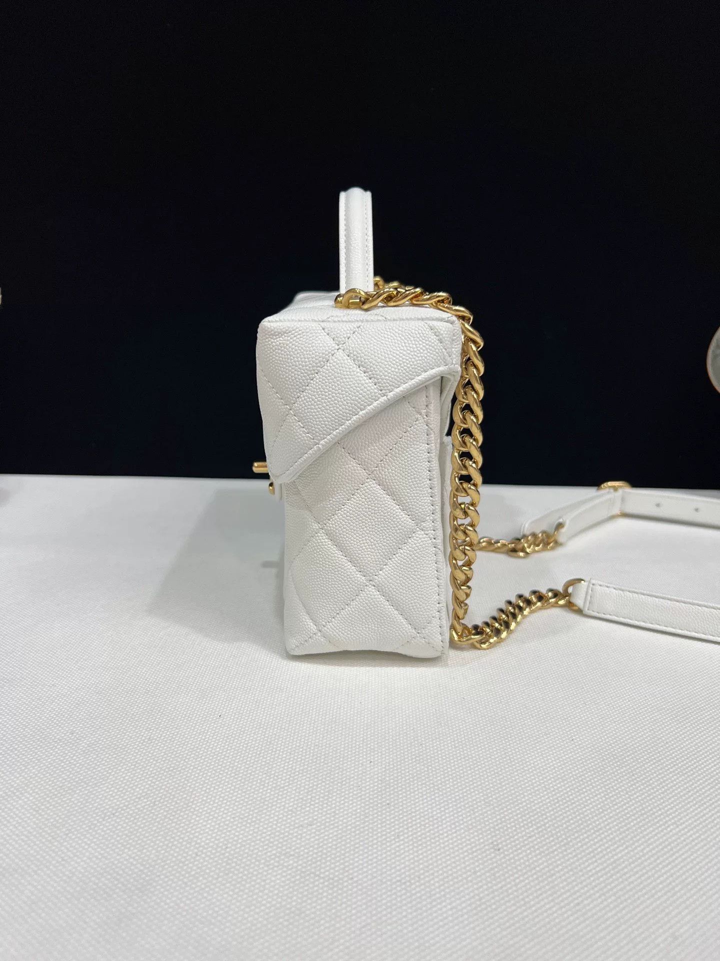 Chanel Pre-loved Bag Very good condition Size ONE SIZE - 4 Thumbnail