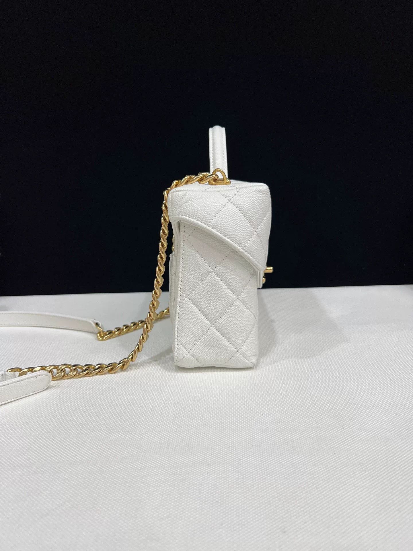 Chanel Pre-loved Bag Very good condition Size ONE SIZE - 5 Thumbnail