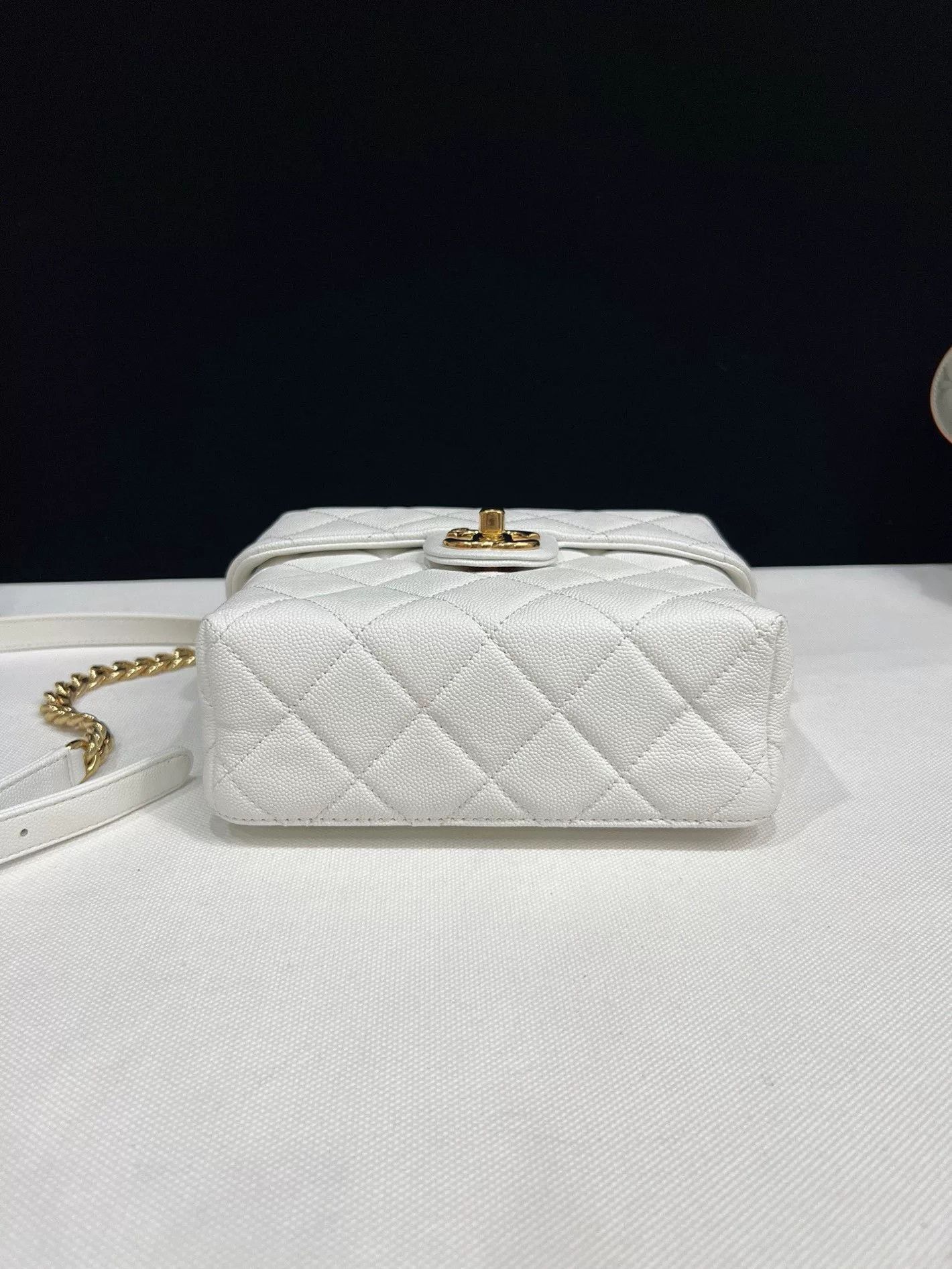 Chanel Pre-loved Bag Very good condition Size ONE SIZE - 6 Thumbnail