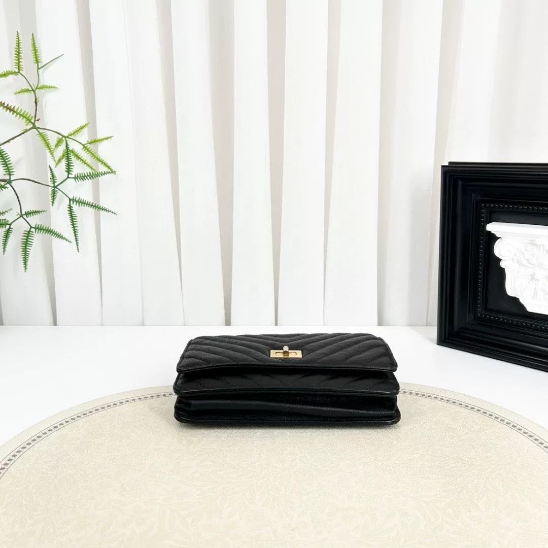 Chanel Pre-loved Bag Very good condition Size ONE SIZE - 3 Thumbnail