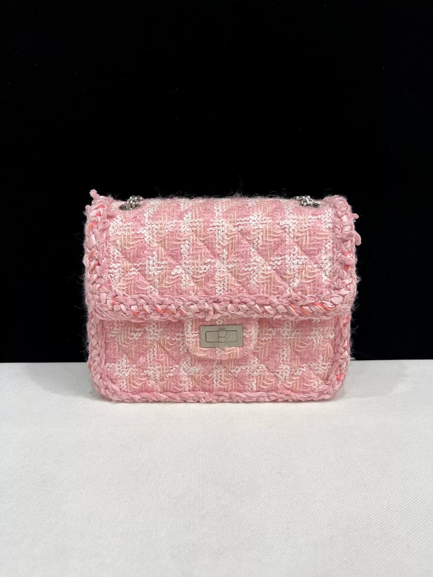 Chanel Pre-loved Bag Very good condition Size ONE SIZE - 2 Thumbnail