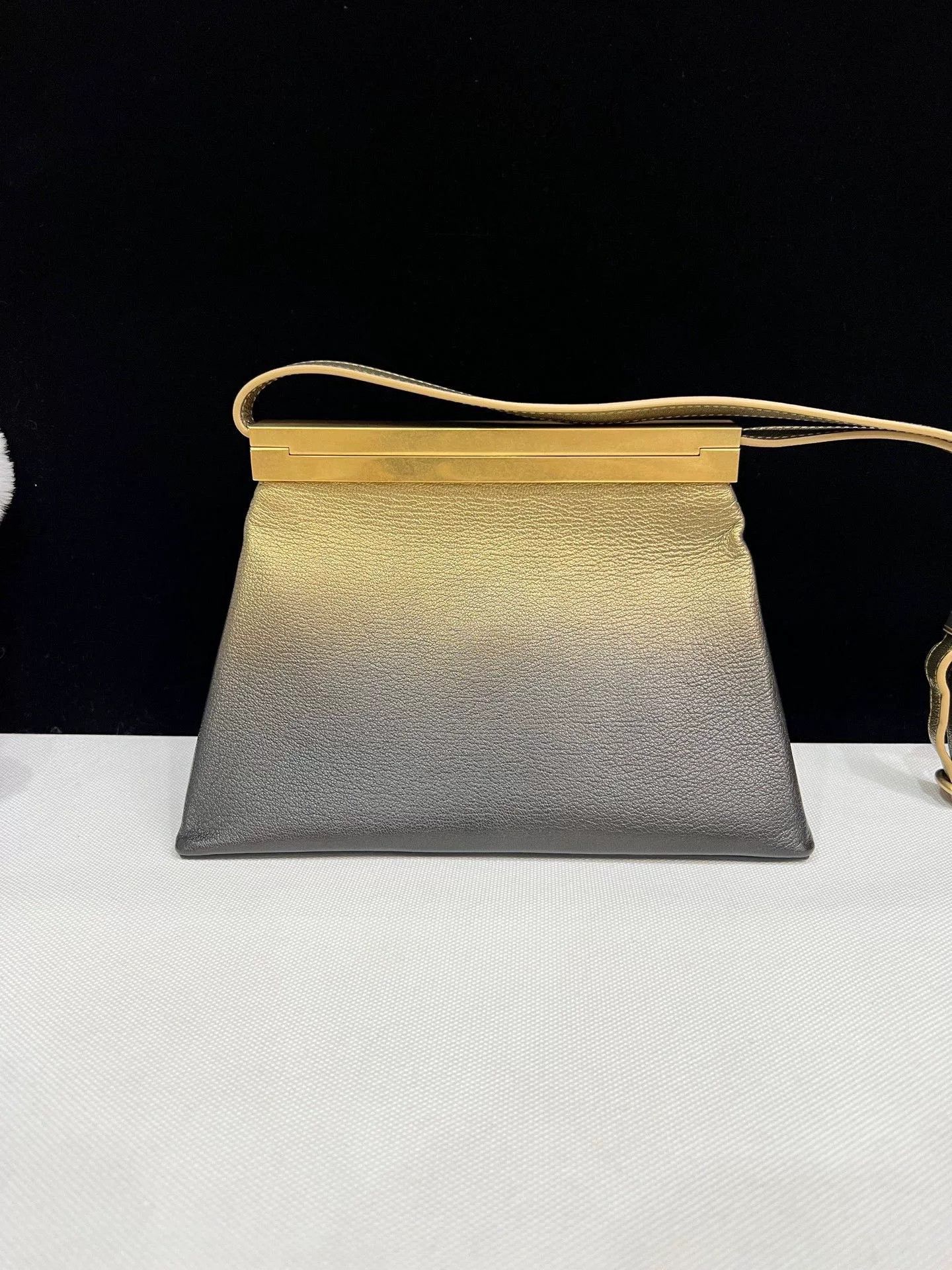 Chanel Pre-loved Bag Very good condition Size ONE SIZE - 3 Thumbnail