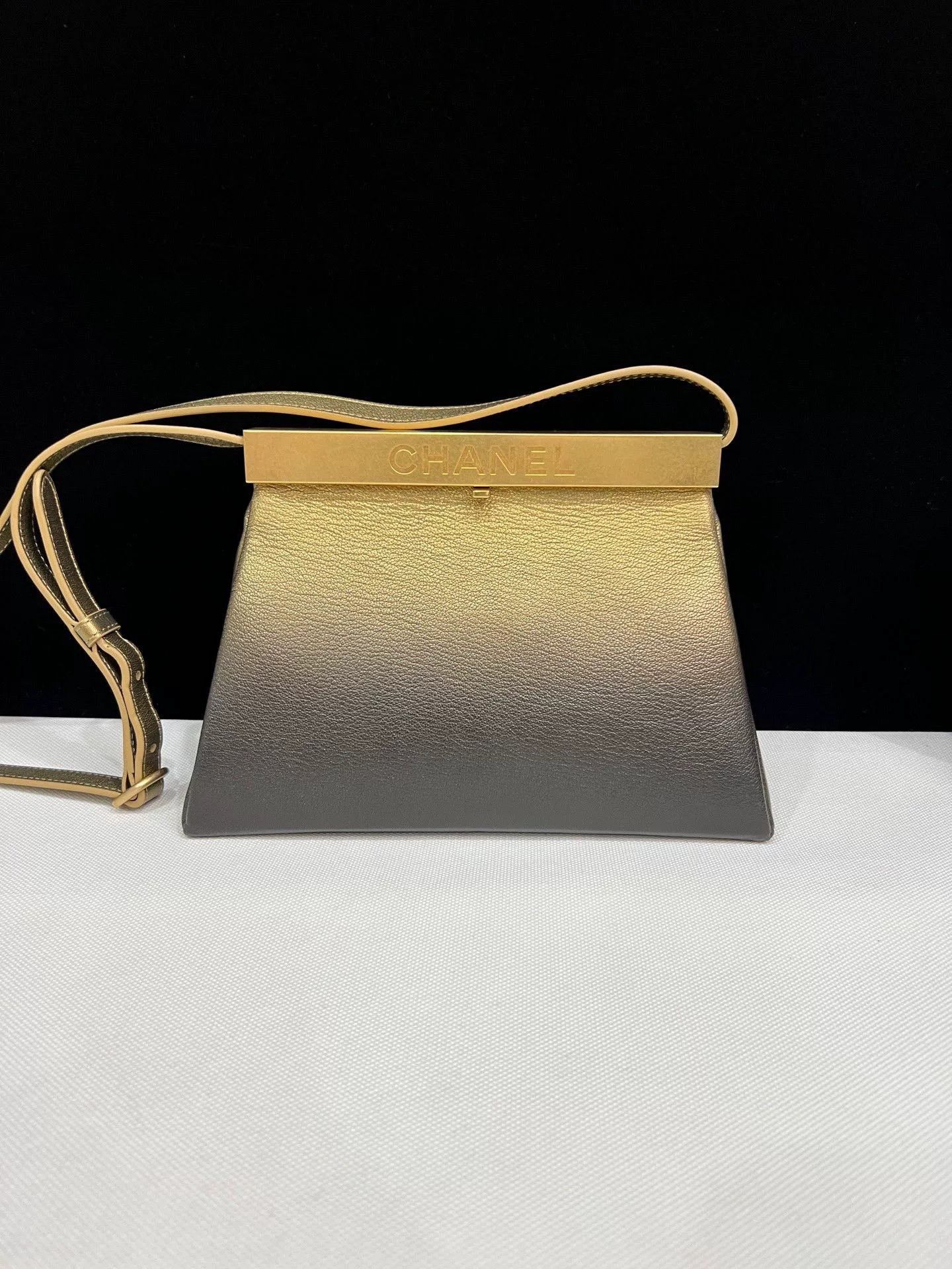 Chanel Pre-loved Bag Very good condition Size ONE SIZE - 2 Thumbnail
