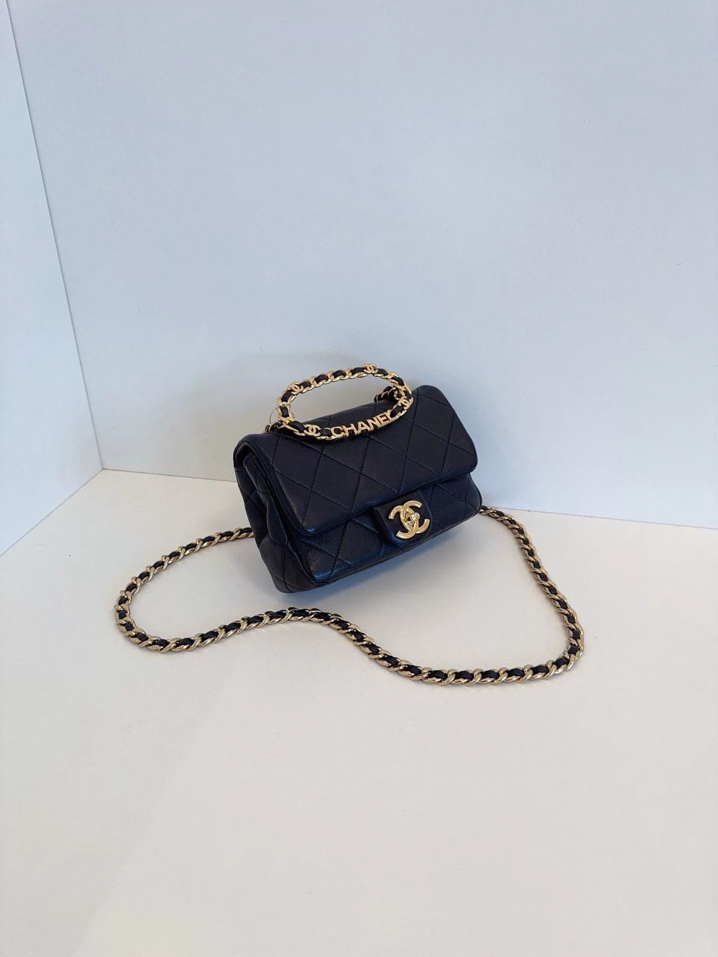 Chanel Pre-loved Bag Very good condition Size ONE SIZE - 2 Thumbnail