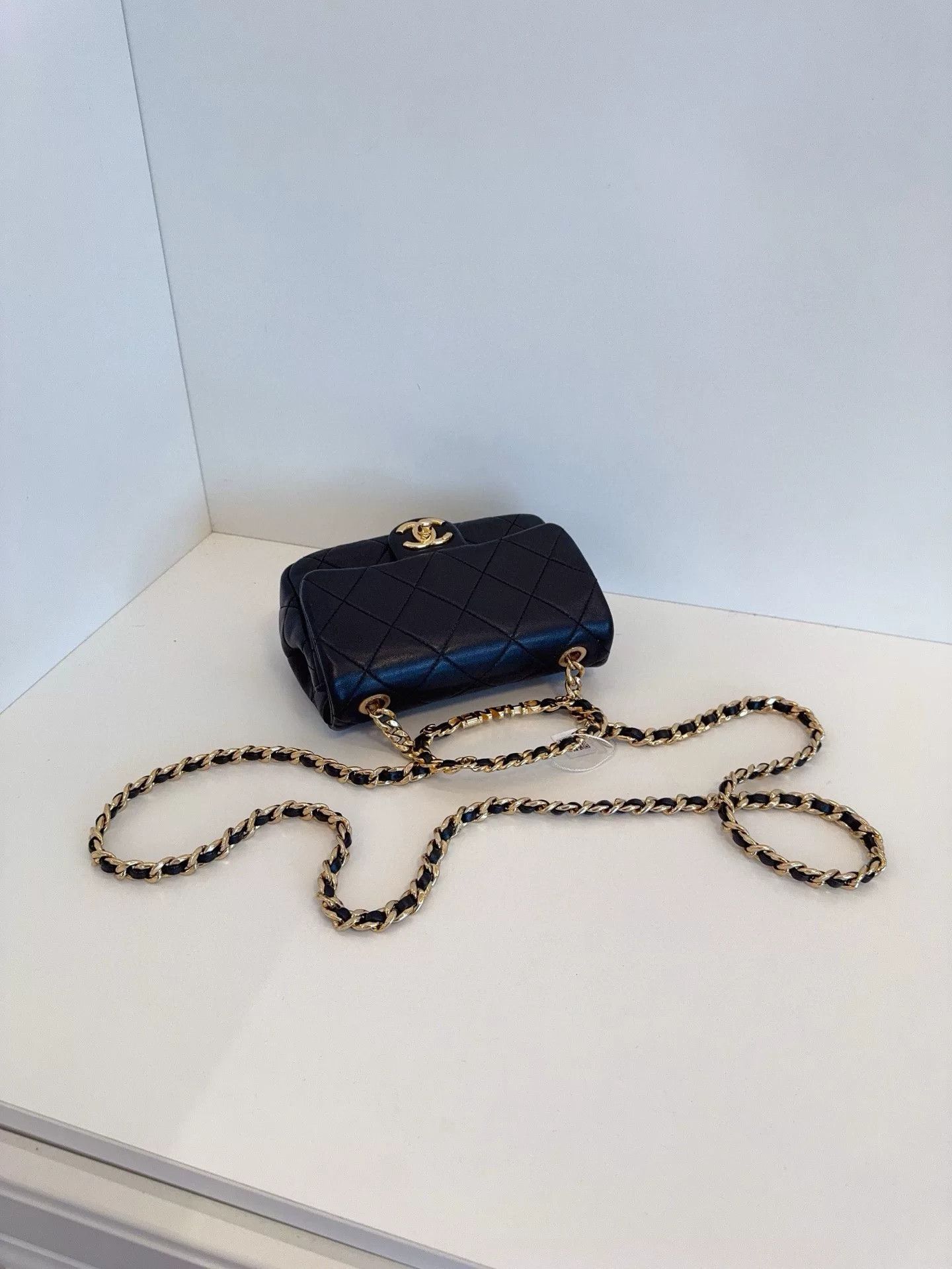 Chanel Pre-loved Bag Very good condition Size ONE SIZE - 5 Thumbnail