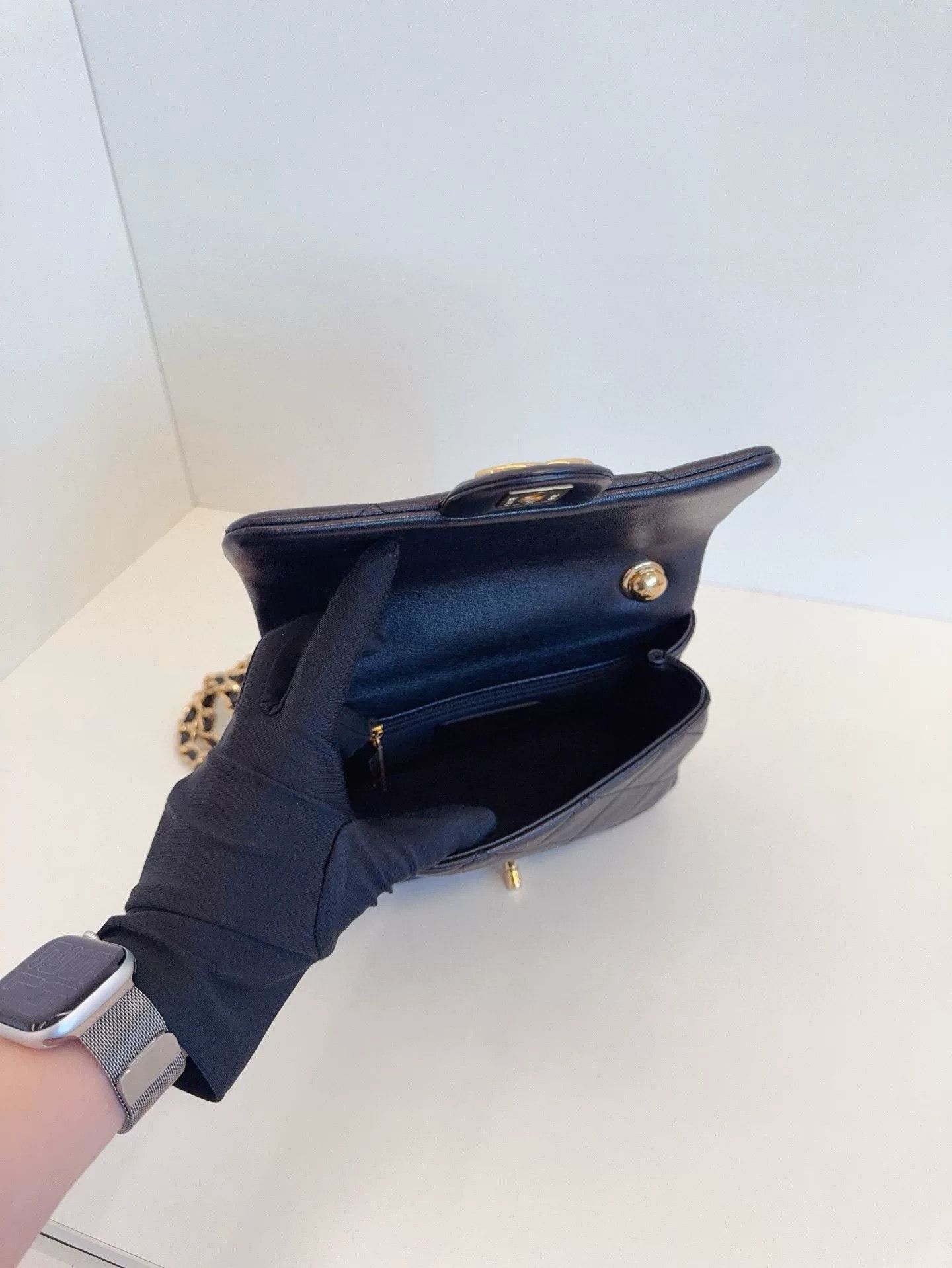 Chanel Pre-loved Bag Very good condition Size ONE SIZE - 8 Thumbnail