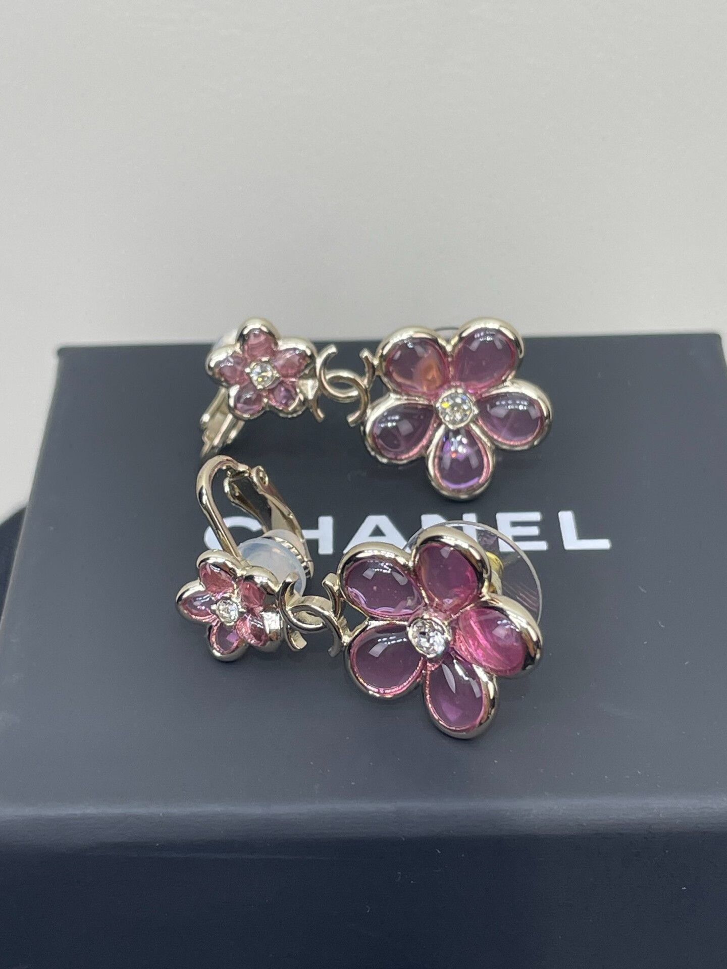 Chanel Chanel 26C Glass Flower Earrings Size ONE SIZE - 3 Thumbnail