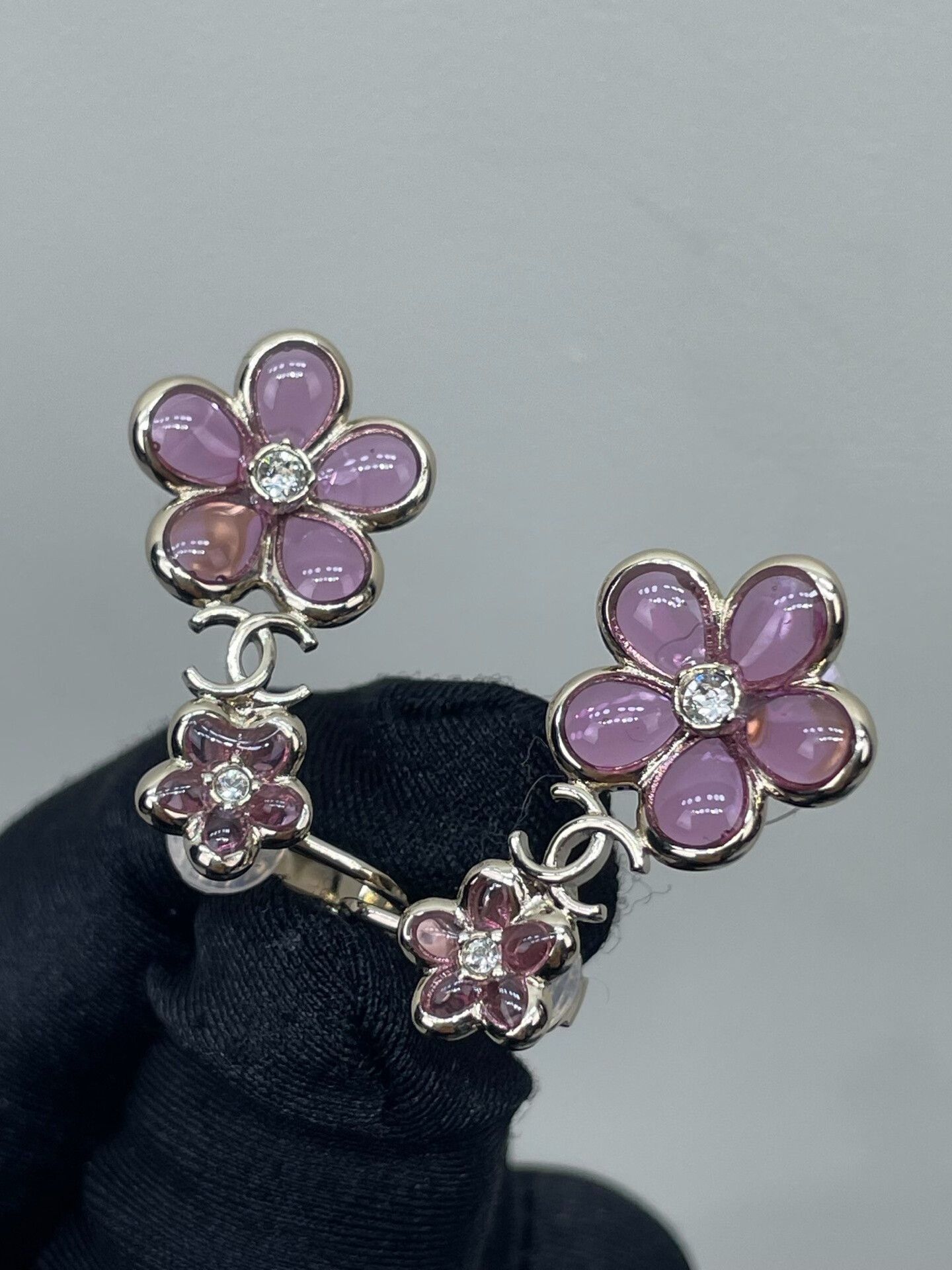 Chanel Chanel 26C Glass Flower Earrings Size ONE SIZE - 8 Thumbnail