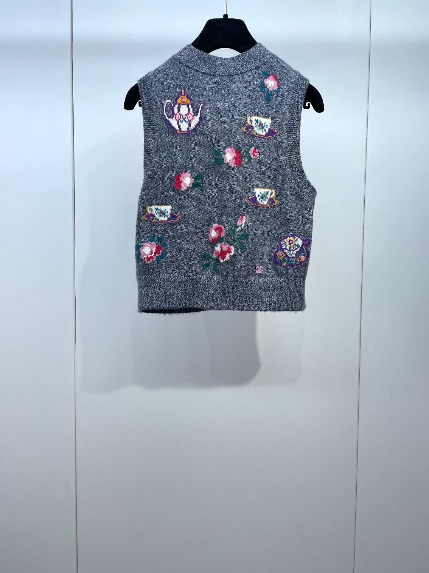 Chanel Chanel 24A Gray Floral Vest Size S / US 4 / IT 40 - 2 Thumbnail