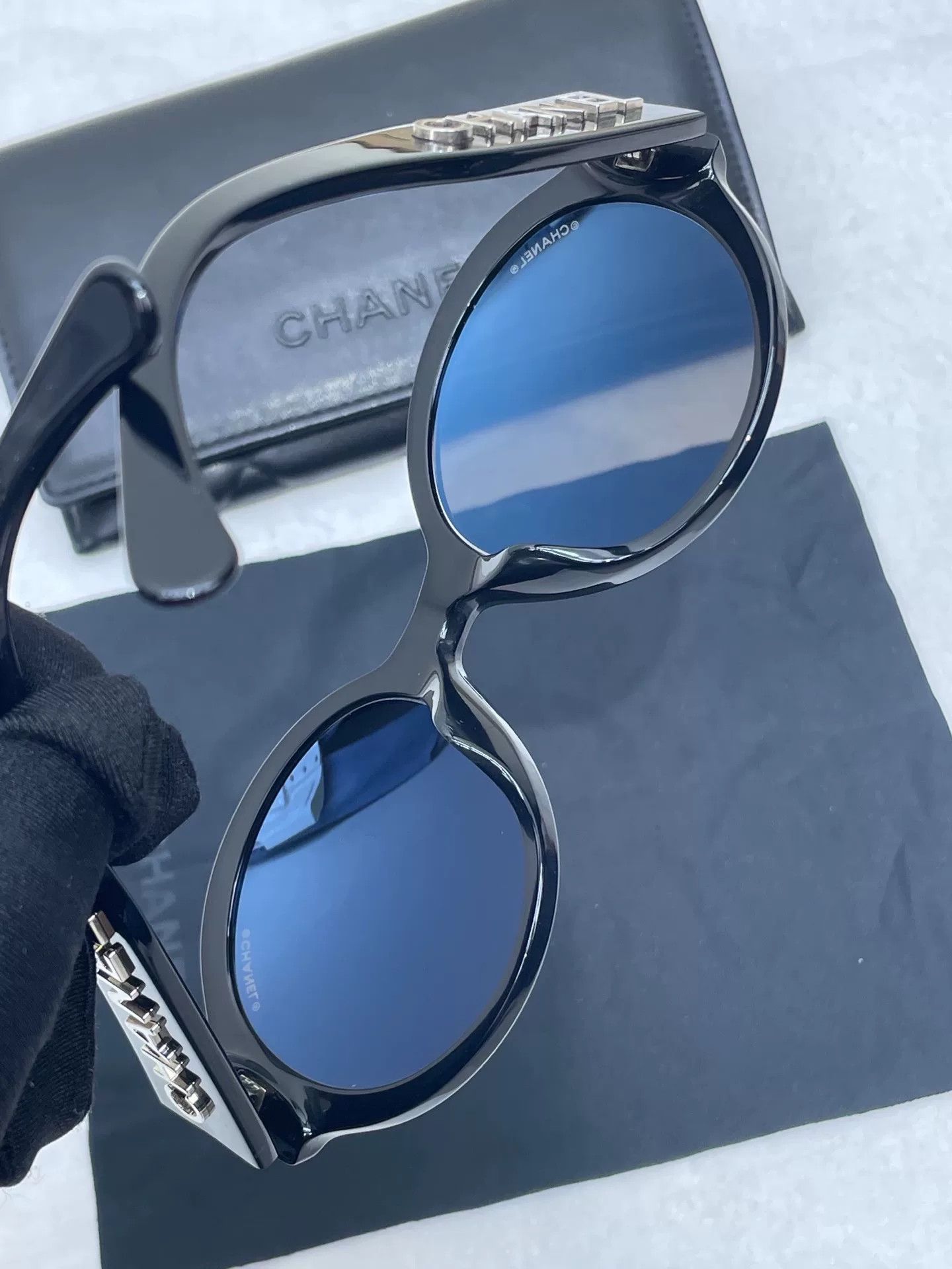 Chanel Chanel Letter Logo Sunglasses Size ONE SIZE - 6 Thumbnail