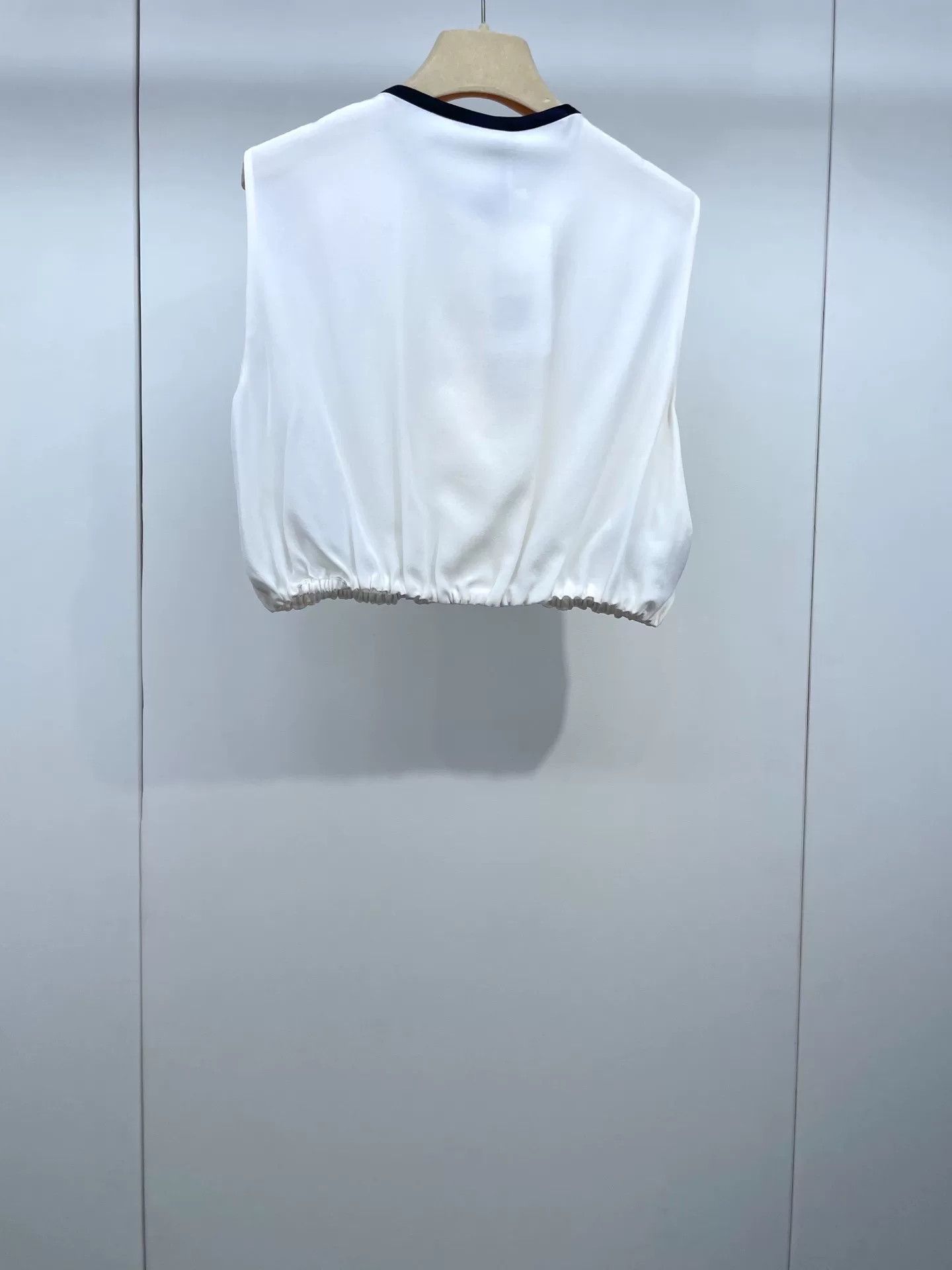 Miu Miu Miu Miu Bow Sleeveless Silk Short Top Size S / US 4 / IT 40 - 2 Thumbnail