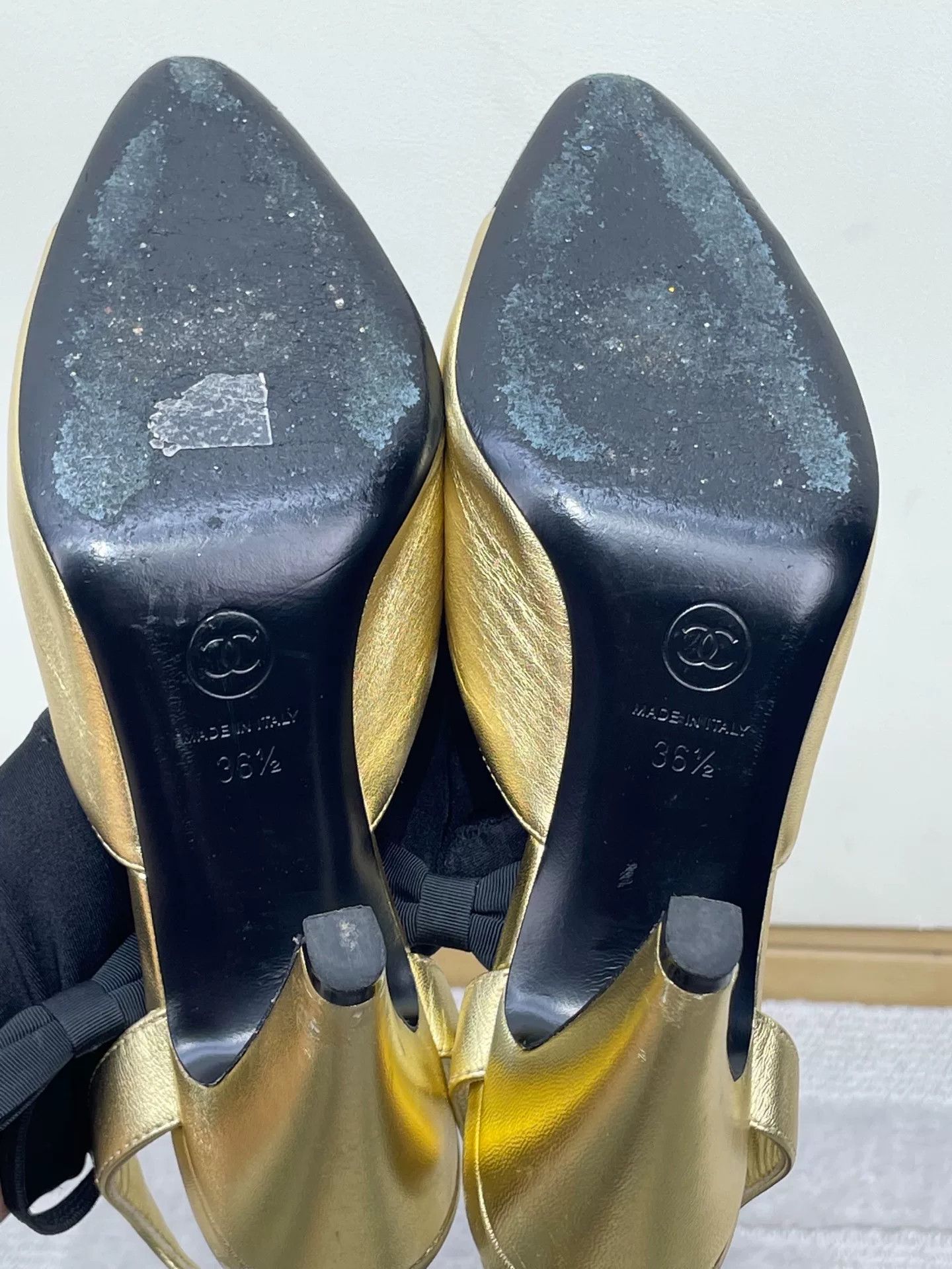 Chanel Chanel Runway Black Gold Bow Block Heels Size US 5.5 / IT 35.5 - 7 Thumbnail