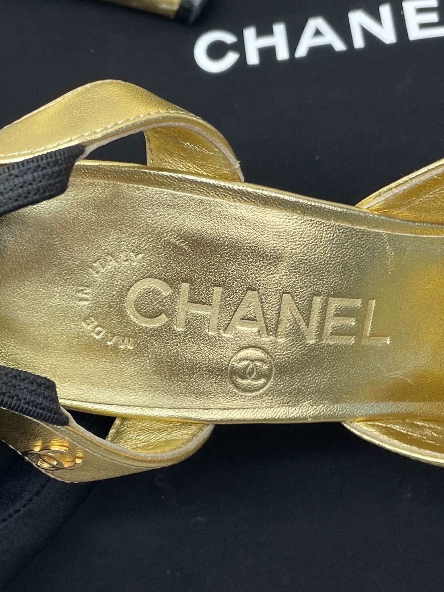 Chanel Chanel Runway Black Gold Bow Block Heels Size US 5.5 / IT 35.5 - 6 Thumbnail