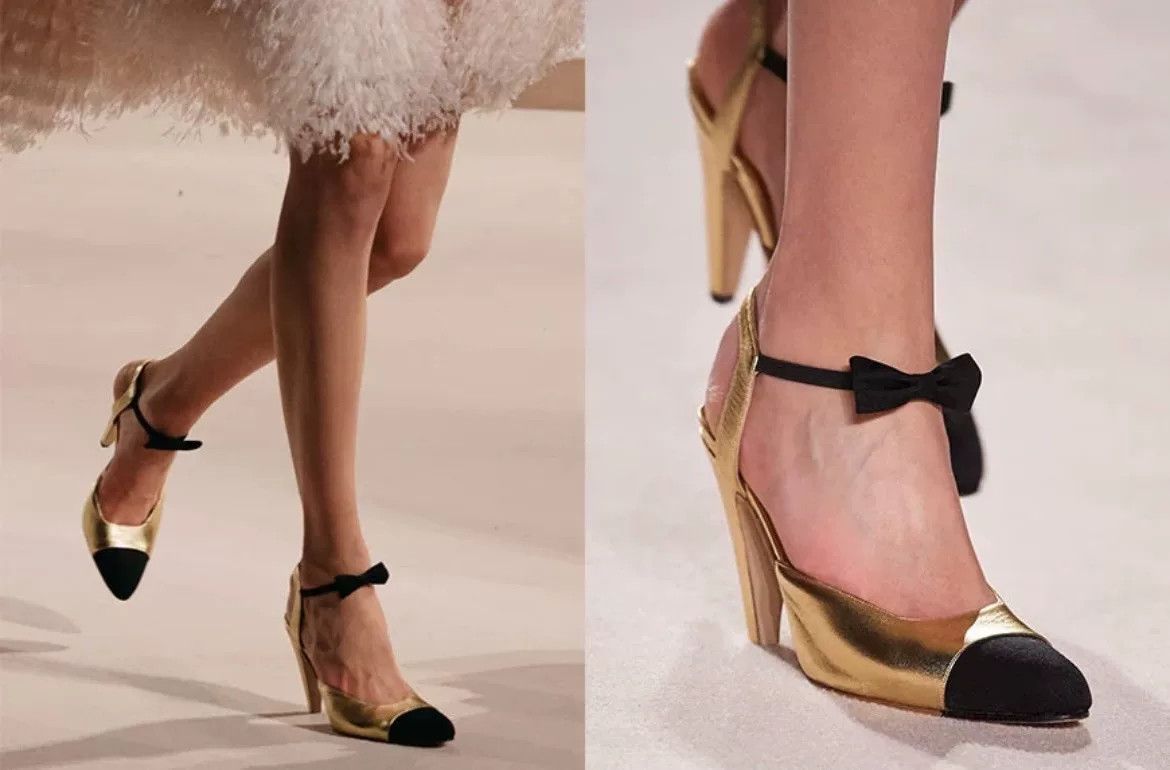 Chanel Chanel Runway Black Gold Bow Block Heels Size US 5.5 / IT 35.5 - 9 Thumbnail