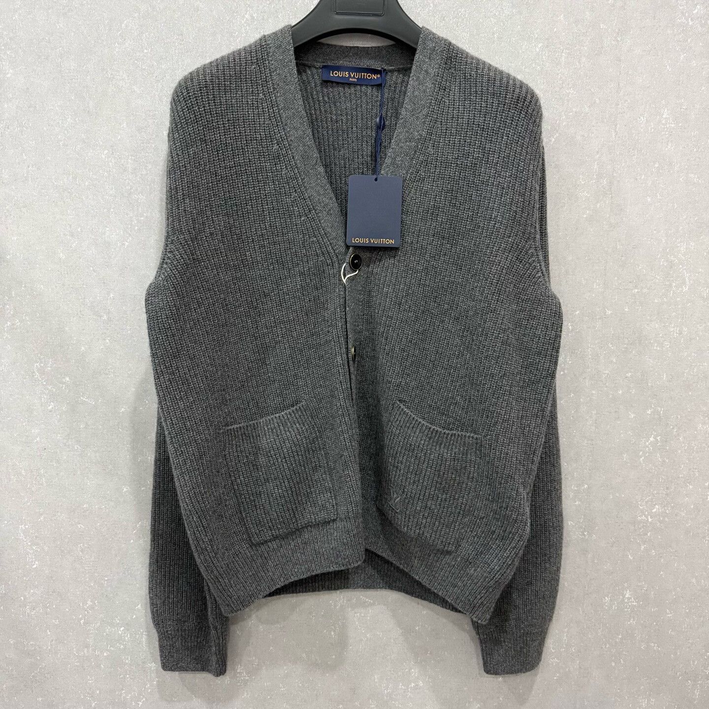 Louis Vuitton Louis Vuitton Logo Pocket Cashmere Cardigan Size US M / EU 48-50 / 2 - 3 Thumbnail